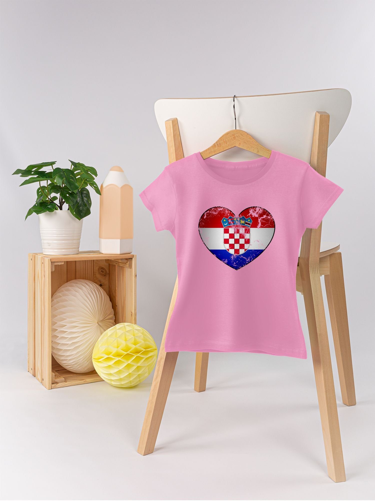 EM T-Shirt 2024 Herz Vintage Kroatien Rosa 1 Fussball Shirtracer Kinder