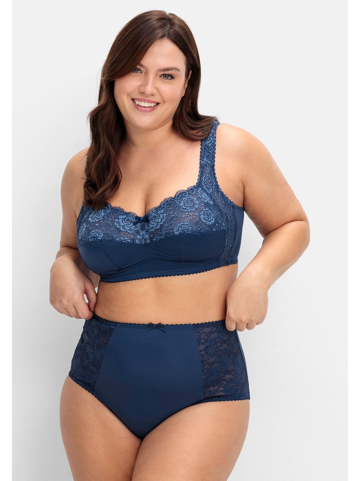 Sheego Bügelloser BH Große Größen in leicht glänzendem Material, mit Spitze