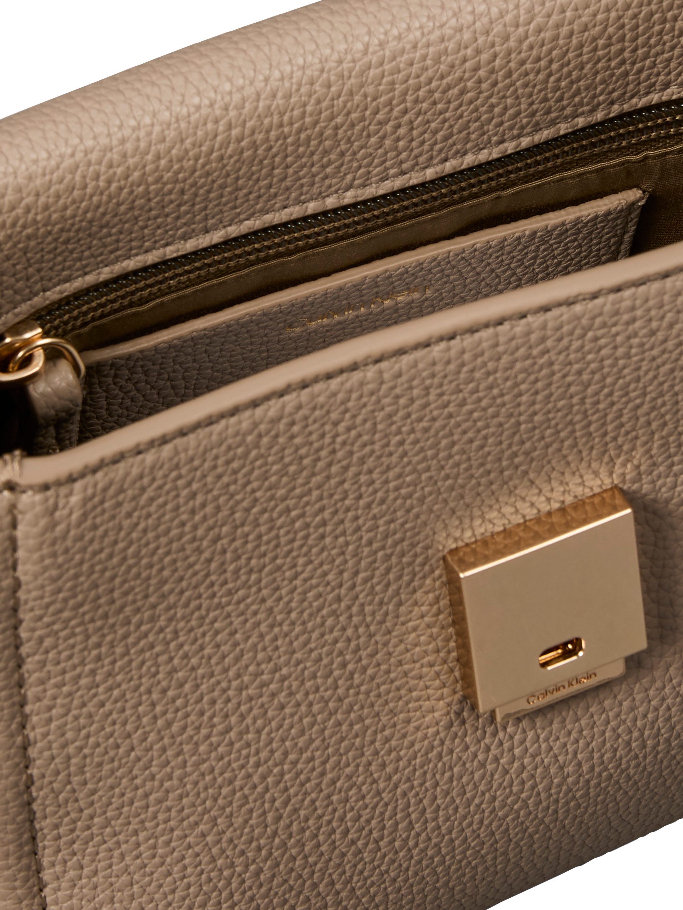 Calvin Klein Umhängetasche EMBLEM HW PEBBLE CROSSBODY 20, Abendtasche, Handtasche, Schultertasche mit Zierkette