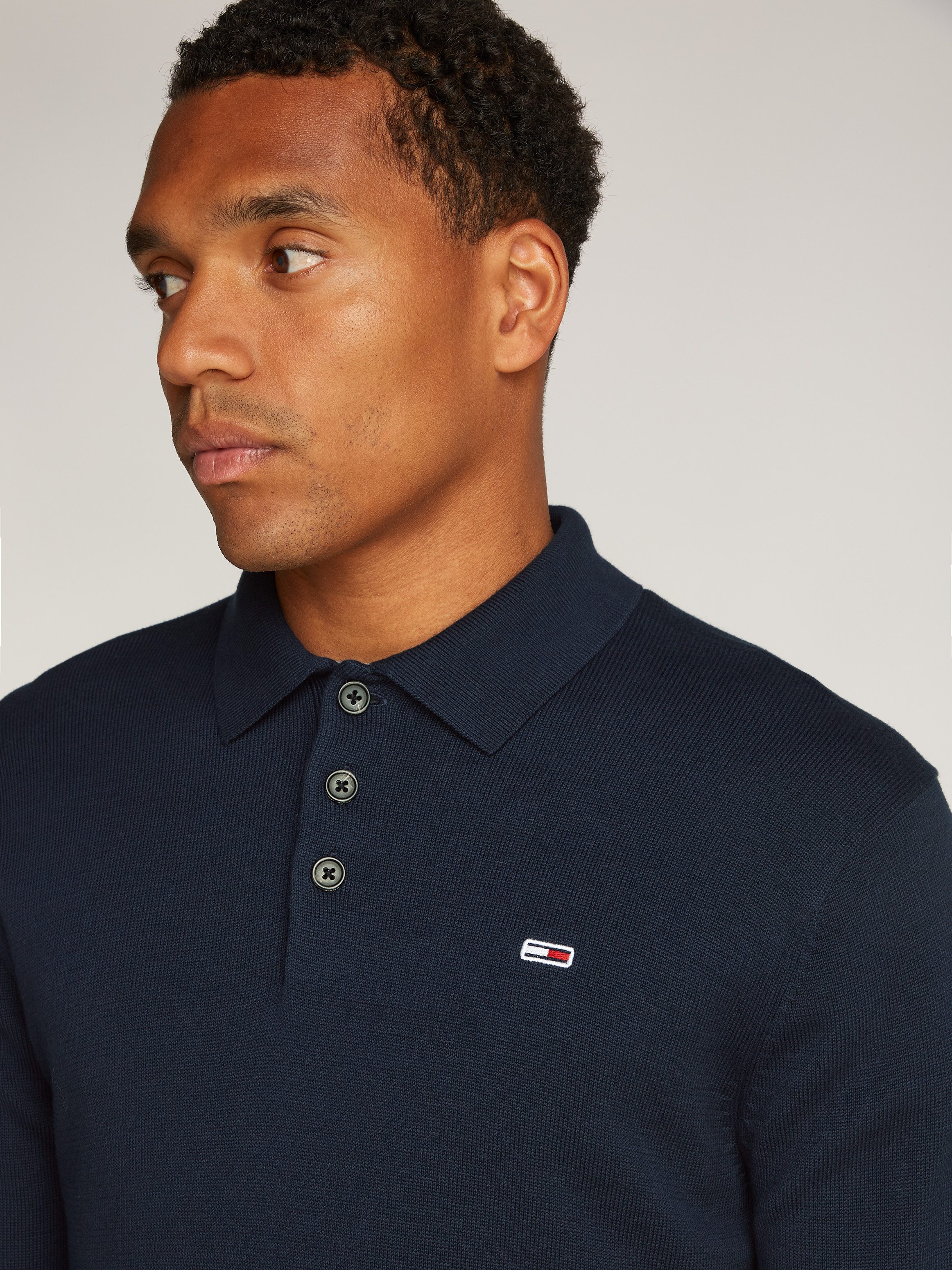 Tommy Jeans Polokragenpullover TJM SLIM ESSENTIAL POLO SWEATER mit Logostickerei