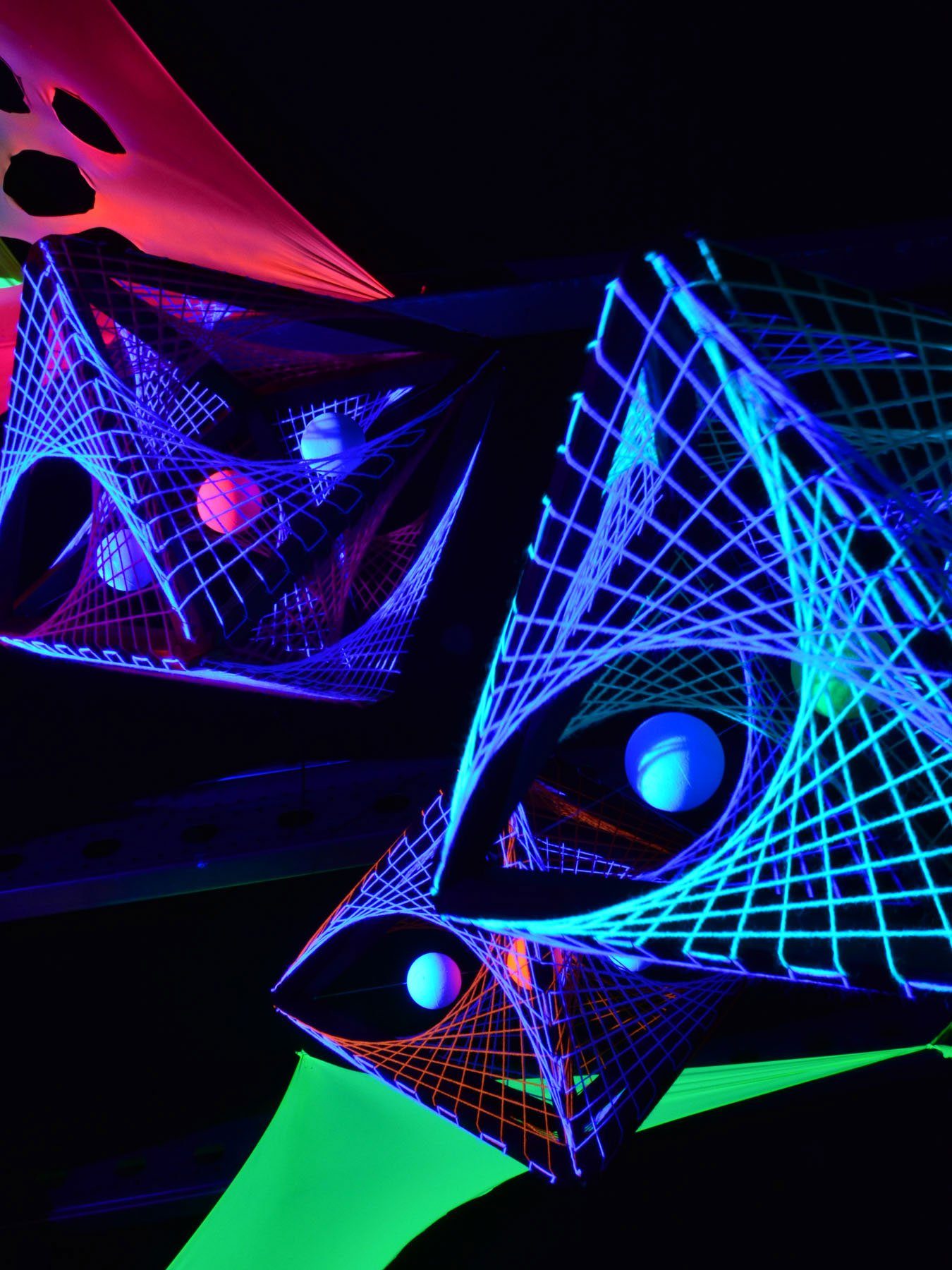 PSYWORK Dekoobjekt Schwarzlicht 3D Fadendeko leuchtet "Green Schwarzlicht Shadow", unter UV-aktiv, 60cm, Oktaeder StringArt