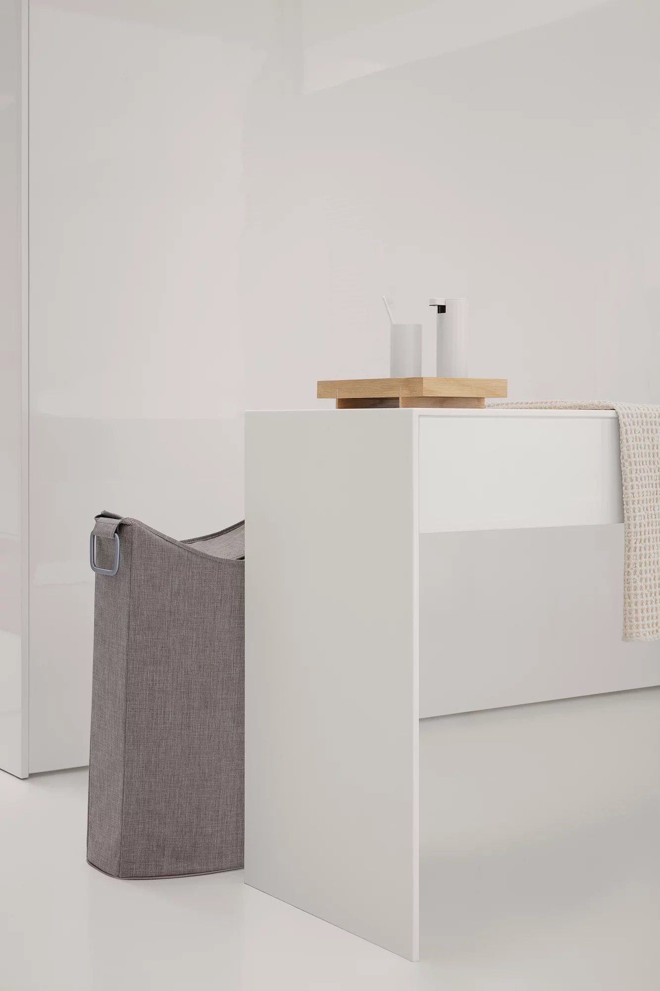 blomus Wäschesack -FRISCO- Moderner Design Wäschesammler: Schmal & Funktional, Designer, Großzügig, Modernes Design, Flexibel, 65 Liter – Bild 4 von 4