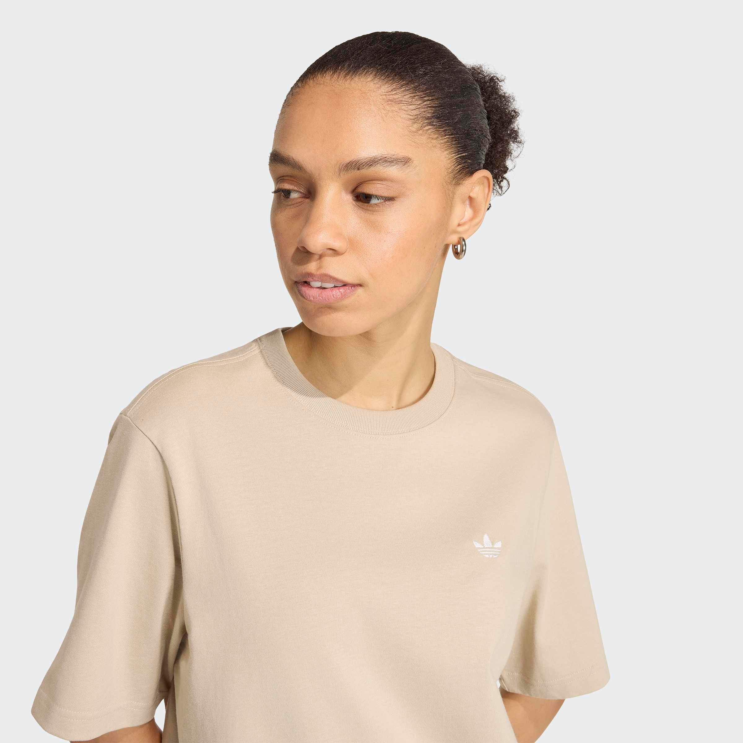 adidas Originals T-Shirt ESSENTIALS, LOCKER GESCHNITTEN für Erwachsene, mit sportlichem Stil, Kurzarmdesign, ohne Verschluss