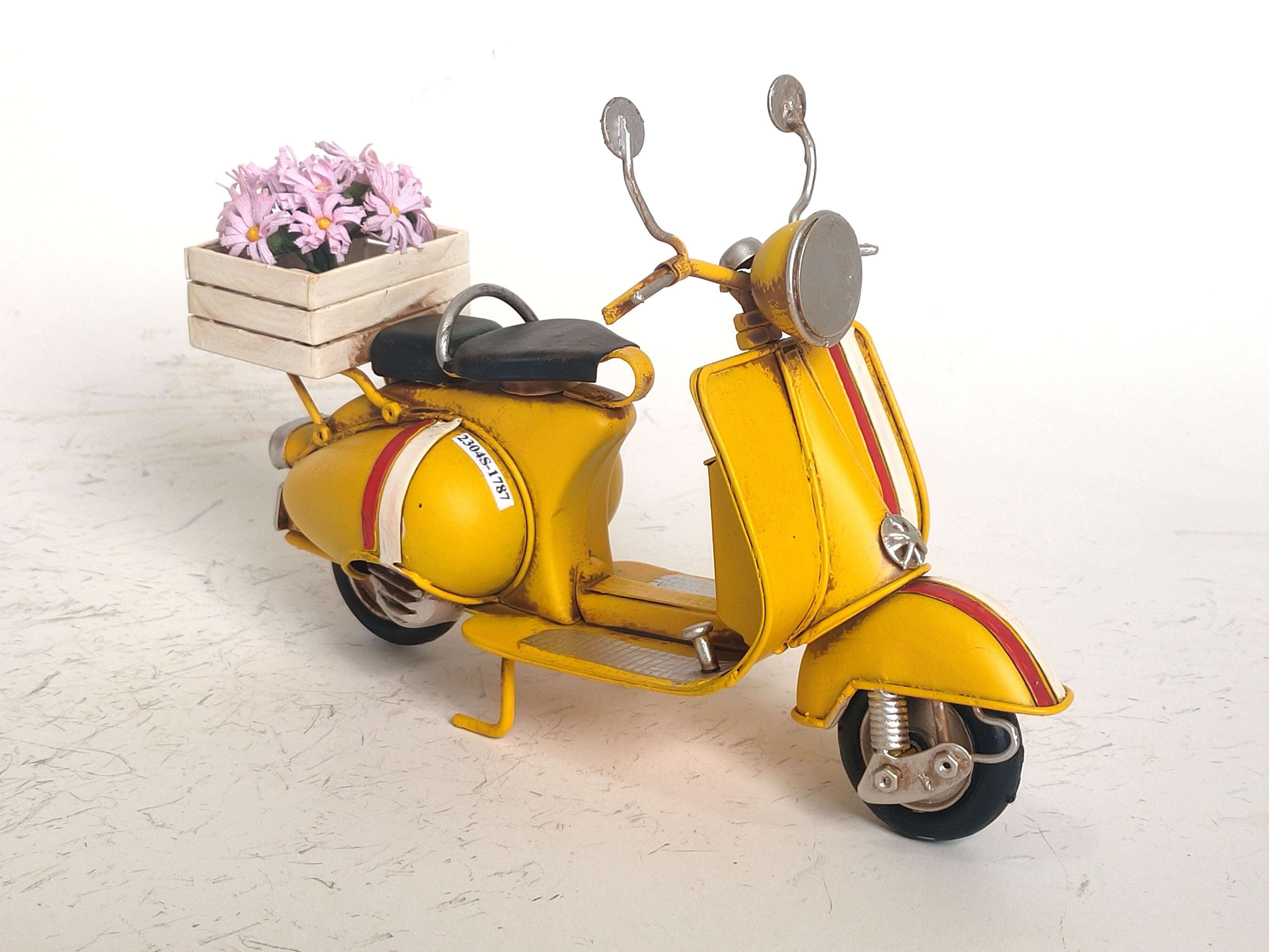 Dynasun Modellmotorrad Car 2304S-1787, (1-tlg), Motorradmodell mit Blumenkorb Vintage Motorradmodell aus Metall