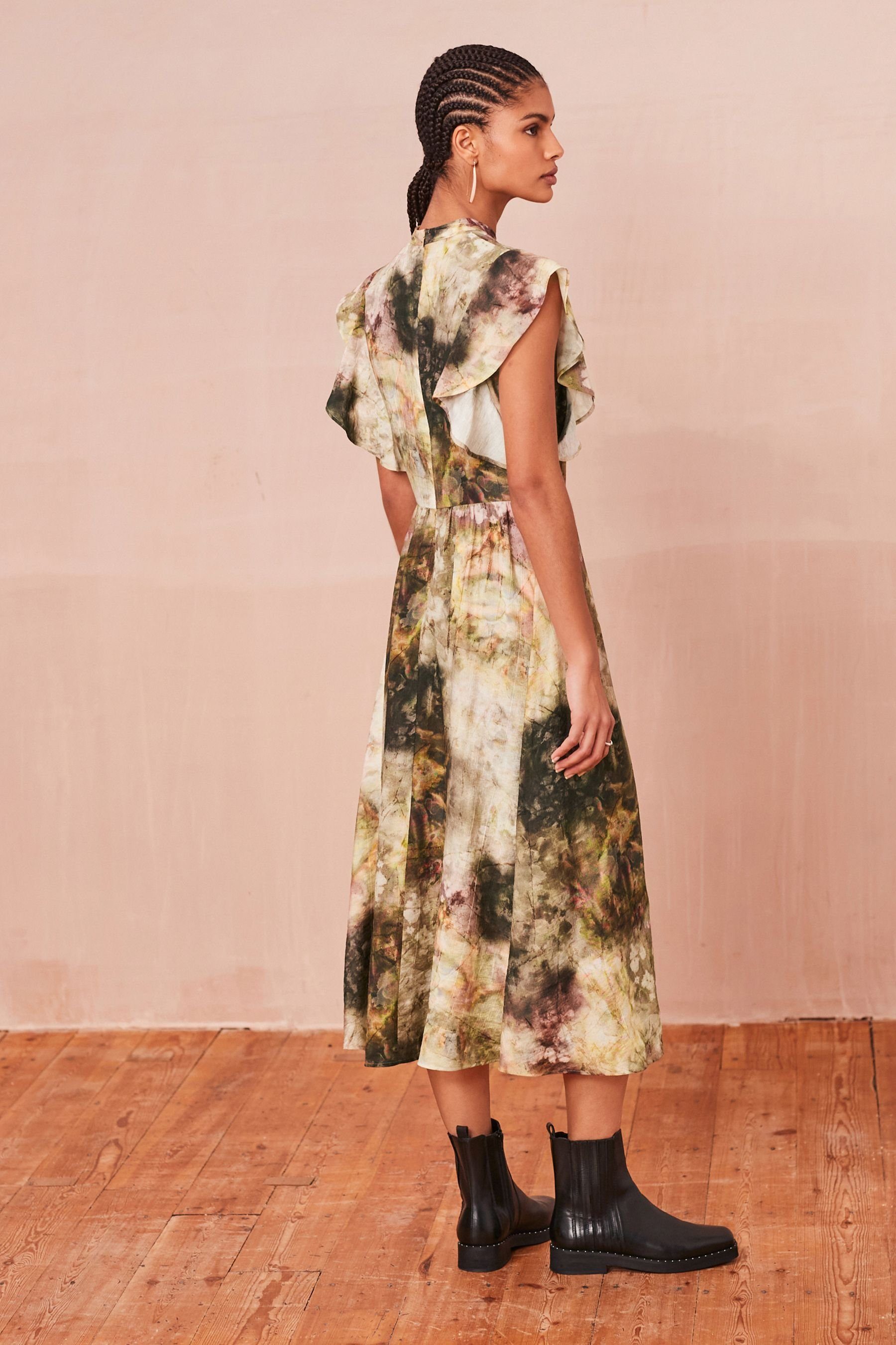 Next Midikleid Hochgeschlossenes Midikleid mit Flatterärmeln günstig online kaufen