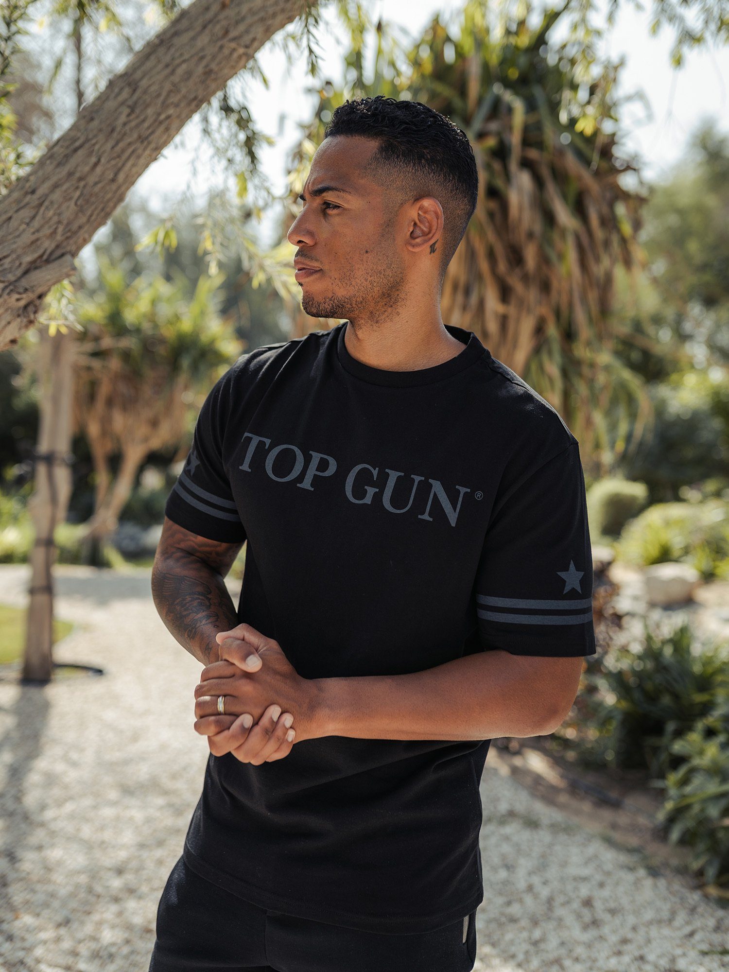 black TG22002 TOP T-Shirt GUN