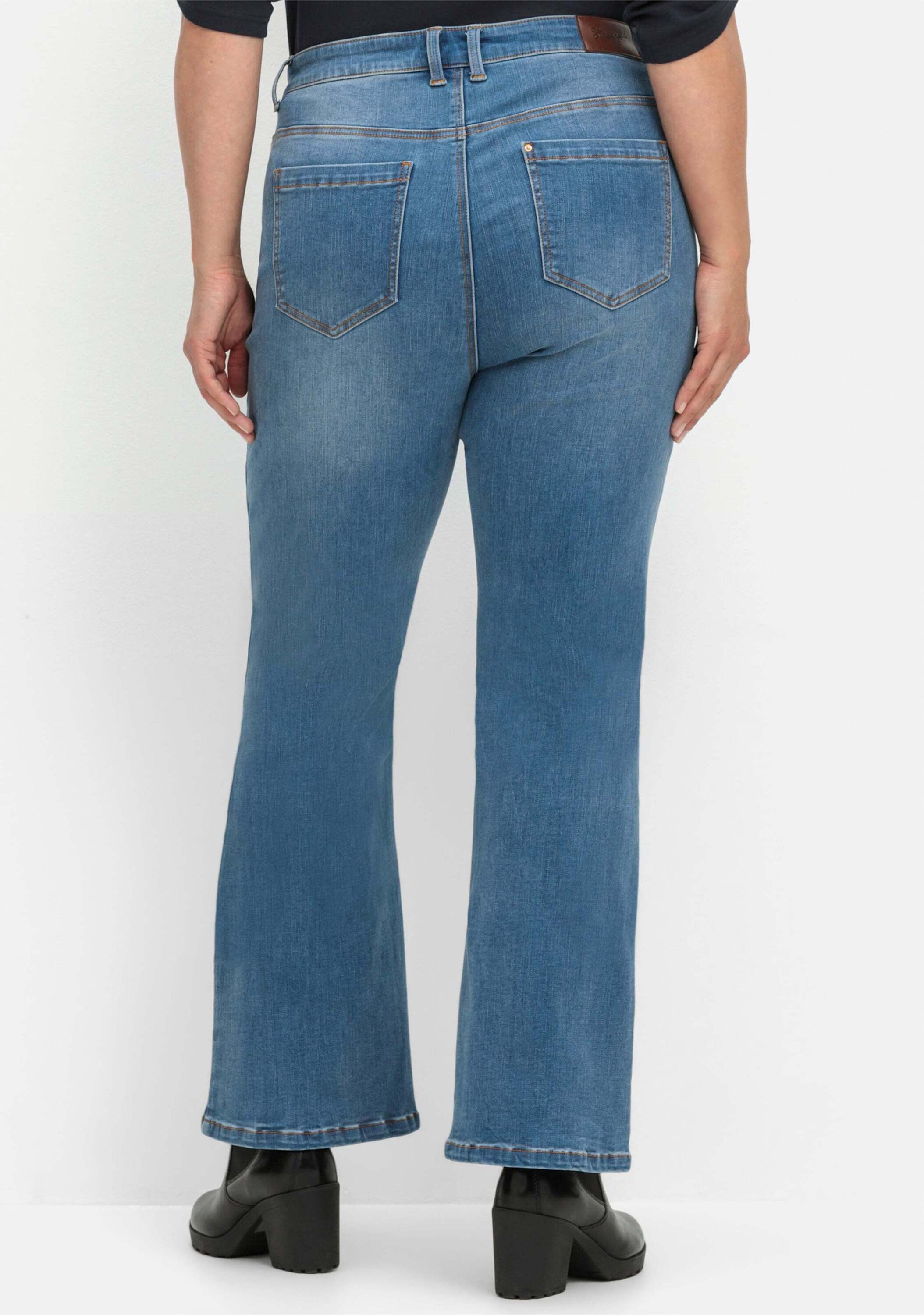 Sheego Bequeme Jeans Bootcut-Jeans mit Bodyforming-Effekt