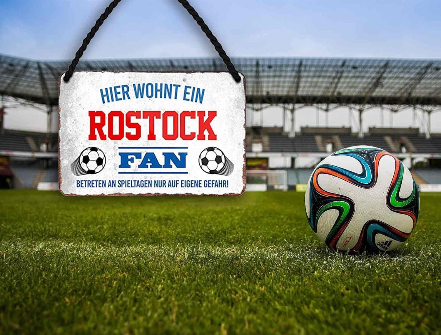 schilderkreis24 Metallschild Blechschild Hier wohnt ein Rostock Fan 18x12cm – Bild 2 von 4