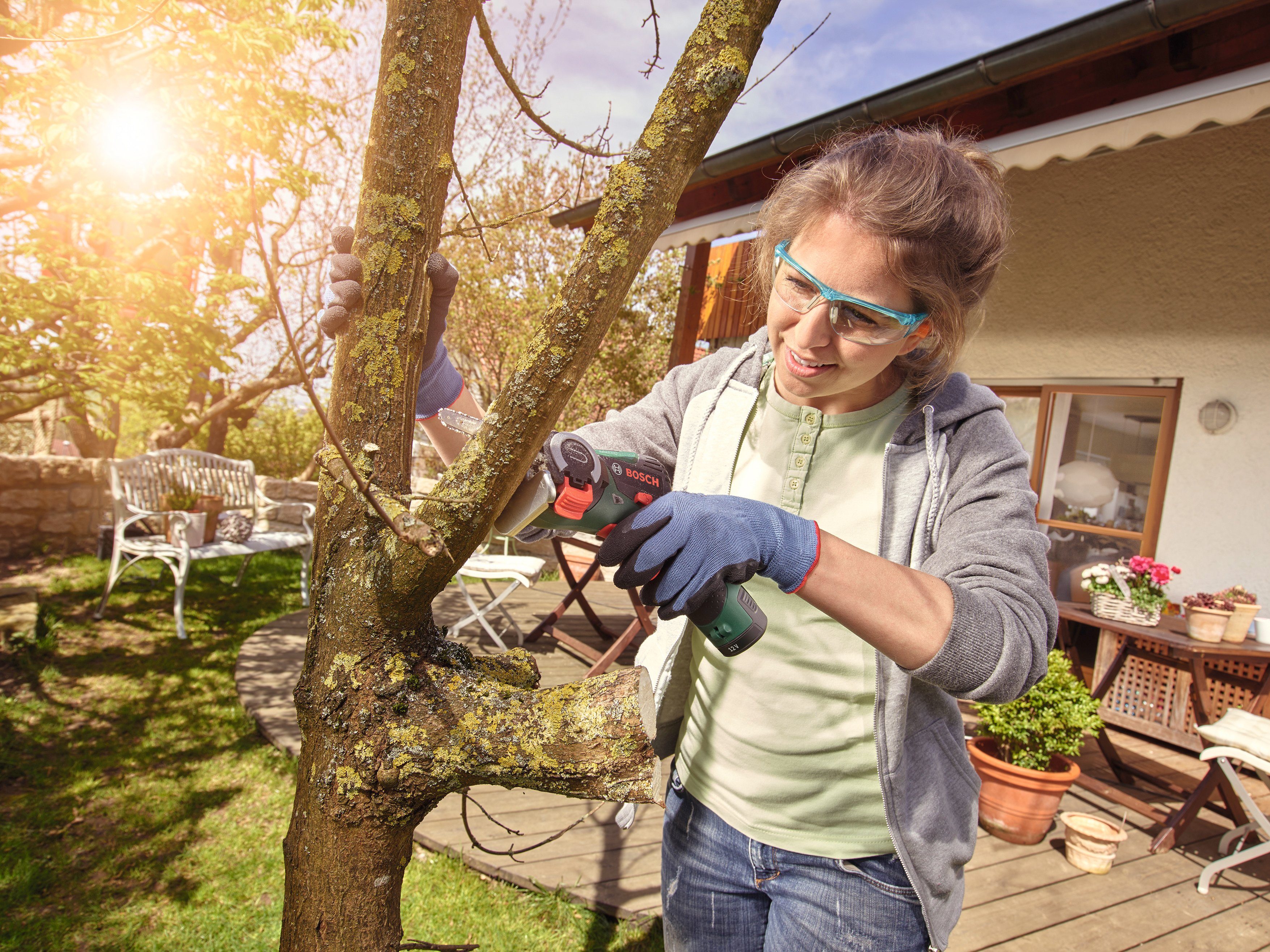 Bosch Home mit Garden V/2,0Ah EasyCut nanoBLADE-Säge, 12 Akku-Multisäge 12 Ladegerät Akku & Set, und