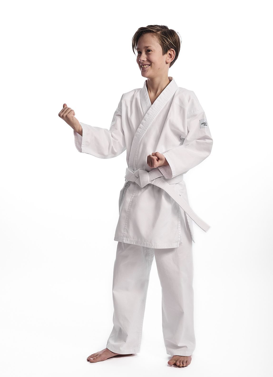 IPPONGEAR Karateanzug Club 2 (Einsteiger & Kinder Karateanzug), inkl. weißem Gürtel I Schnürbund I 220gr/m² (8 oz) Stoffdichte