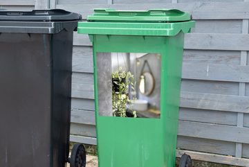 MuchoWow Wandsticker Kleine Hängepflanze im Badezimmer (1 St), Mülleimer-aufkleber, Mülltonne, Sticker, Container, Abfalbehälter