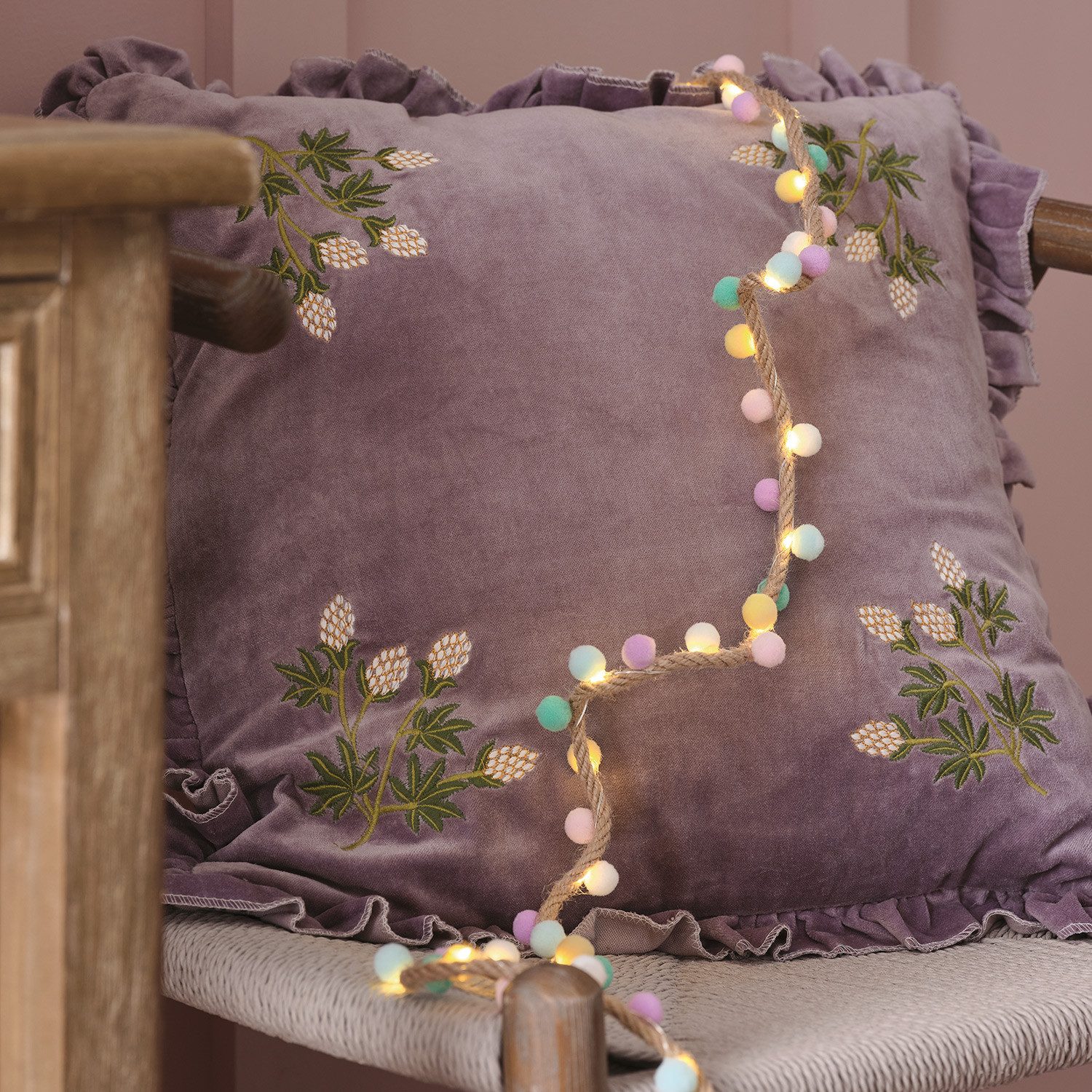 Lights4fun LED-Lichterkette 1,4m LED Girlande Pompon