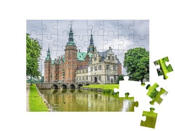 puzzleYOU Puzzle Außenansicht von Schloss Frederiksborg in Dänemark, 48 Puzzleteile, puzzleYOU-Kollektionen Dänemark, Skandinavien