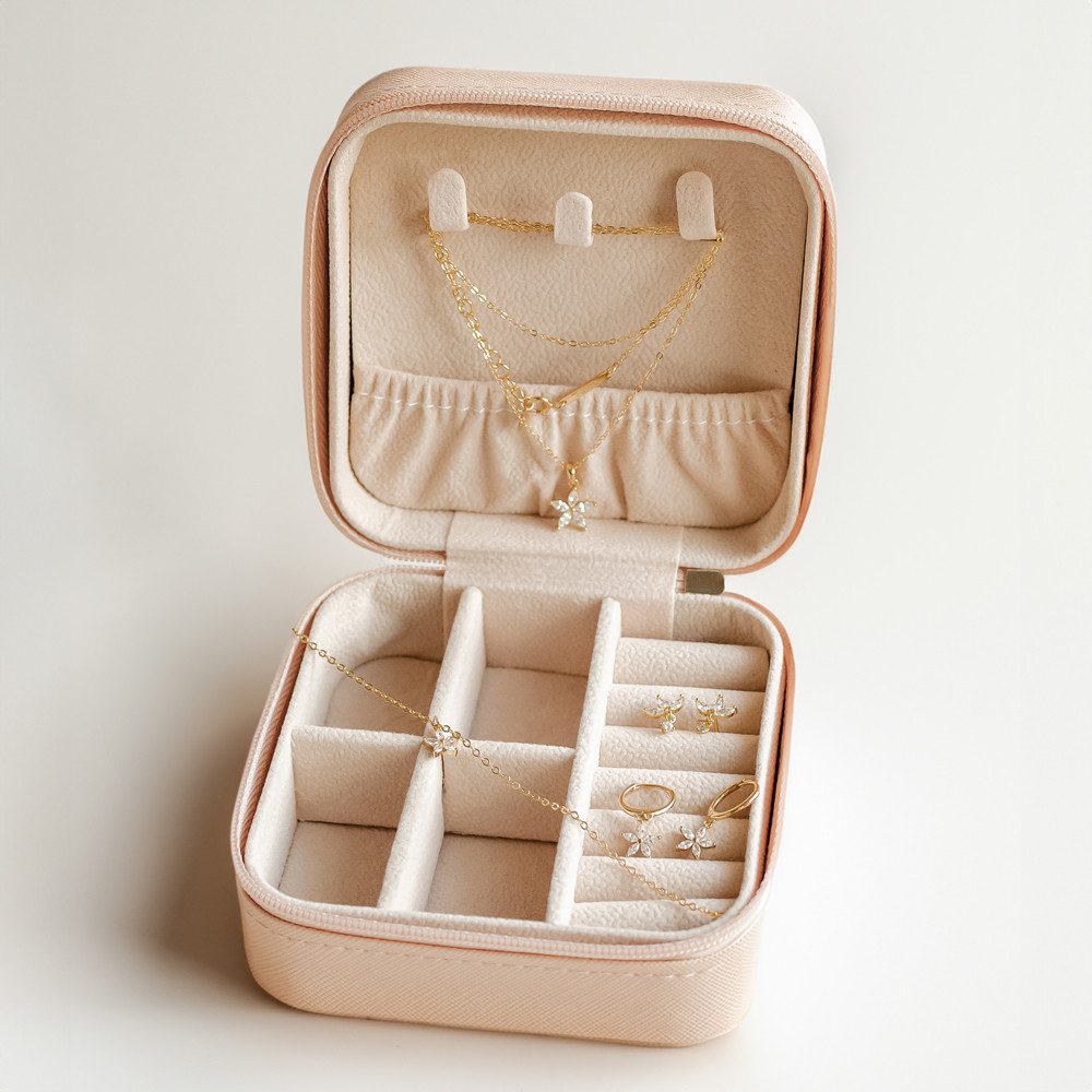 Hey Happiness Ohrring und Ketten Set mit Armband in Etui, 925 Silber Damen Schmuck, Zirkonia Kette mit Blume, Blüte Ohrringe Kristalle, kleine Ohrstecker