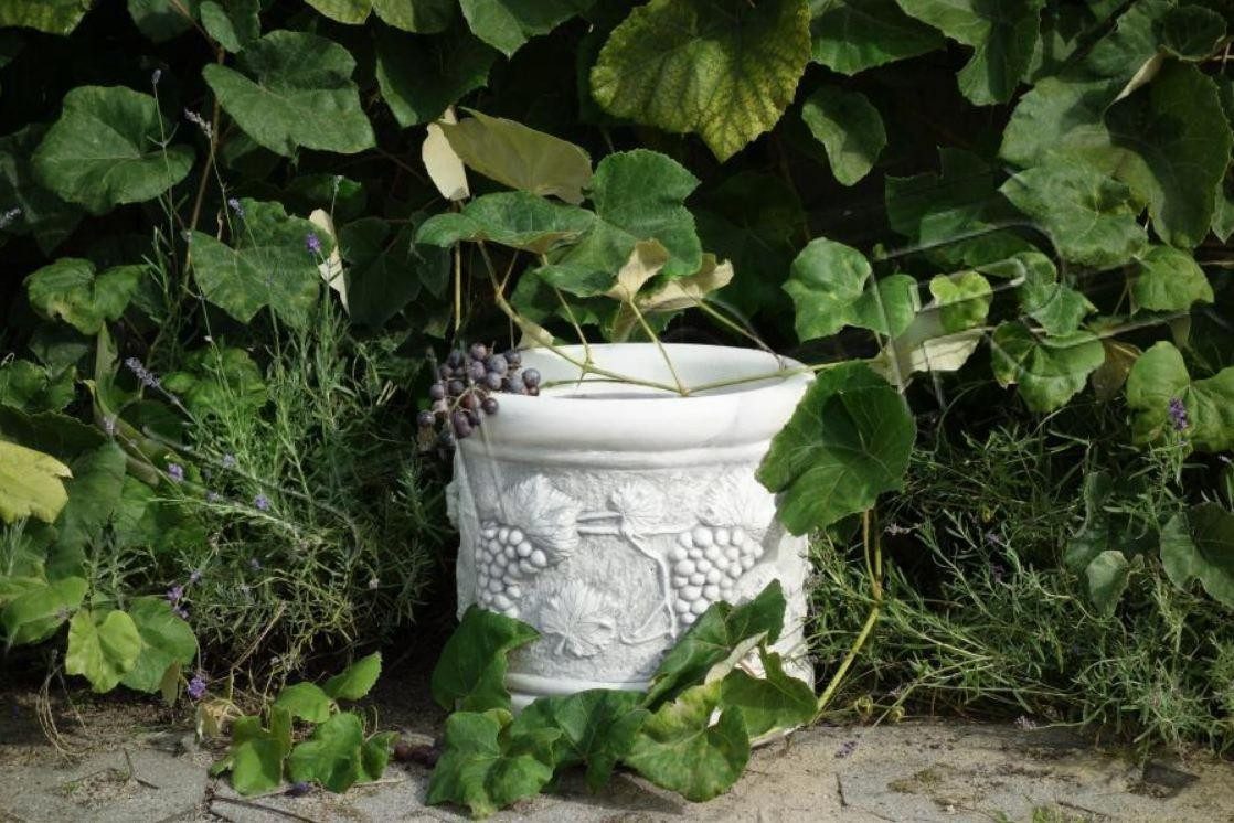 JVmoebel Dekovase Steinvase für Blumen im Garten, wetterfest und robust, Made in Europa