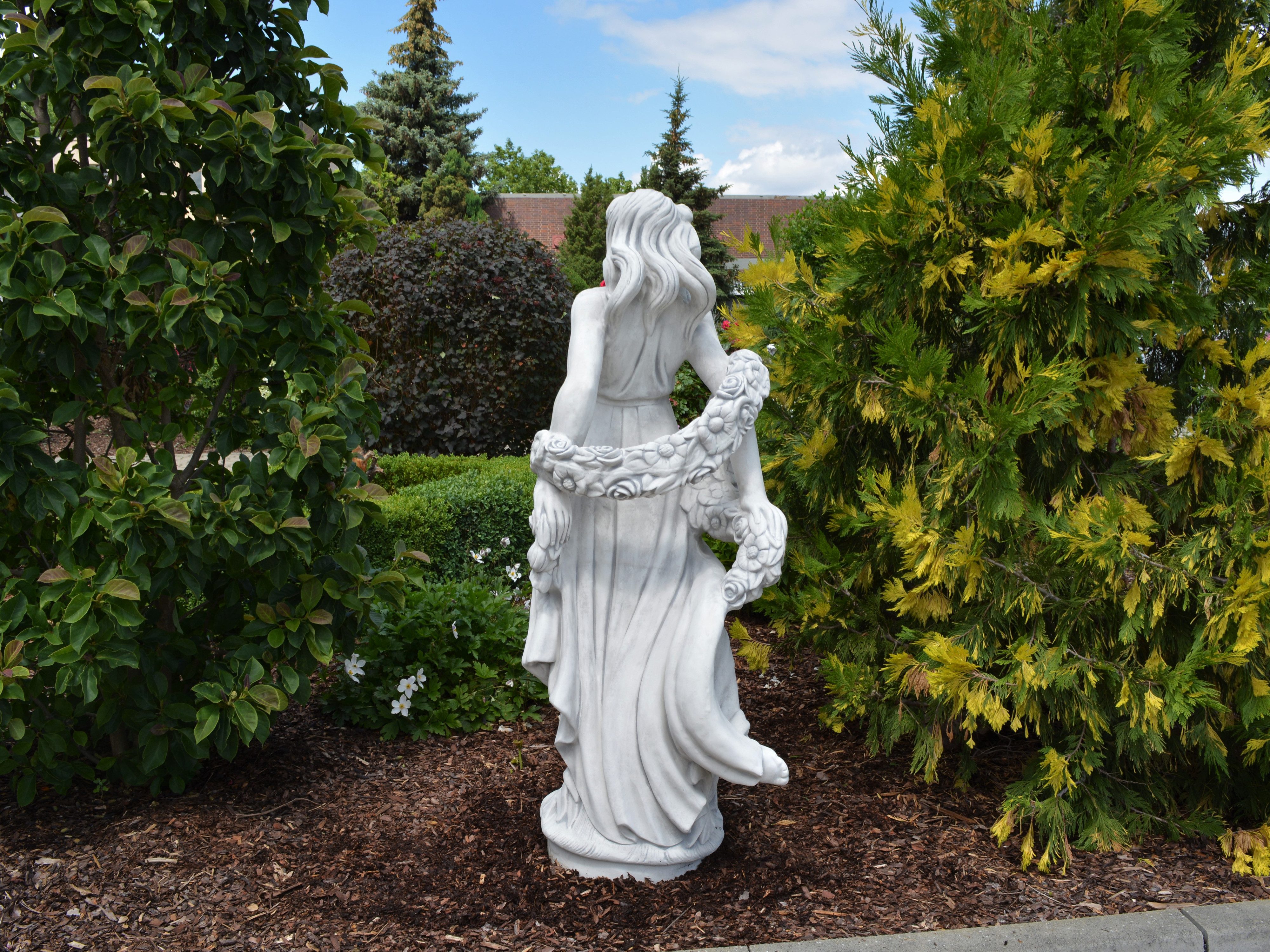 gartendekoparadies.de Gartenfigur Große Frauen-Statue mit Blumenkranz, Steinfigur, H. 175 cm, 320 kg, Frostsicher