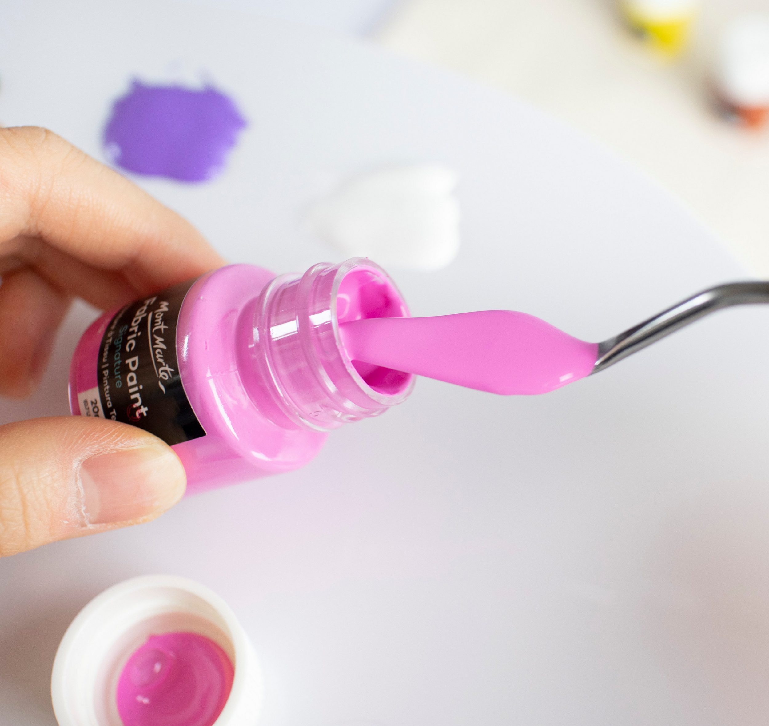 Mont Marte Textilfarbe Set 8 / 12 / 20 x 20ml – waschfesten Stofffarben – bügel­fixierbar, Stofffarbe für Baumwolle & Mischgewebe – für T-Shirts, Taschen & DIY