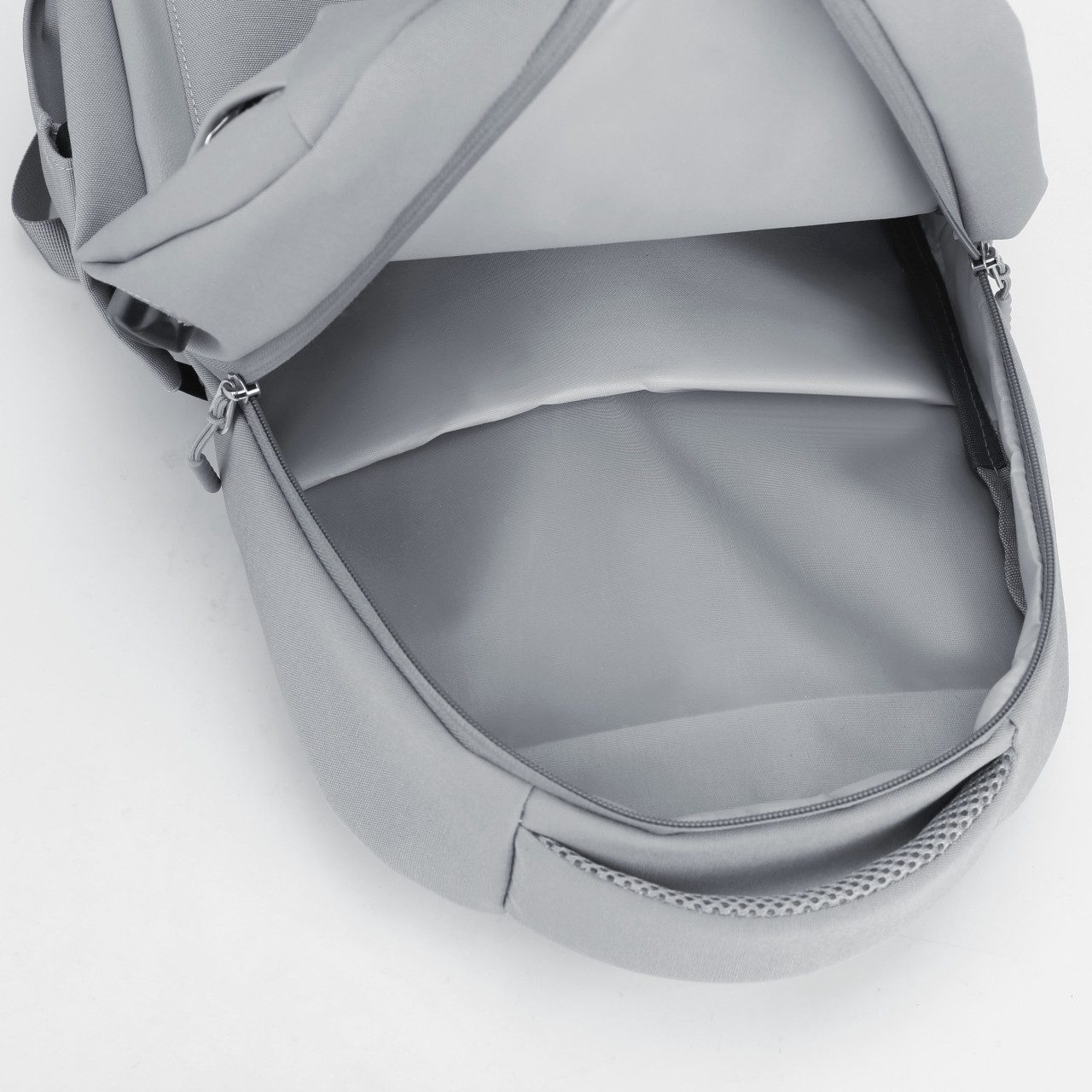Rebel Rucksack Tagesrucksack Scandi Grey, Ultraleicht, Handliche Größe, Schlichtes Design, Wasserabweisend