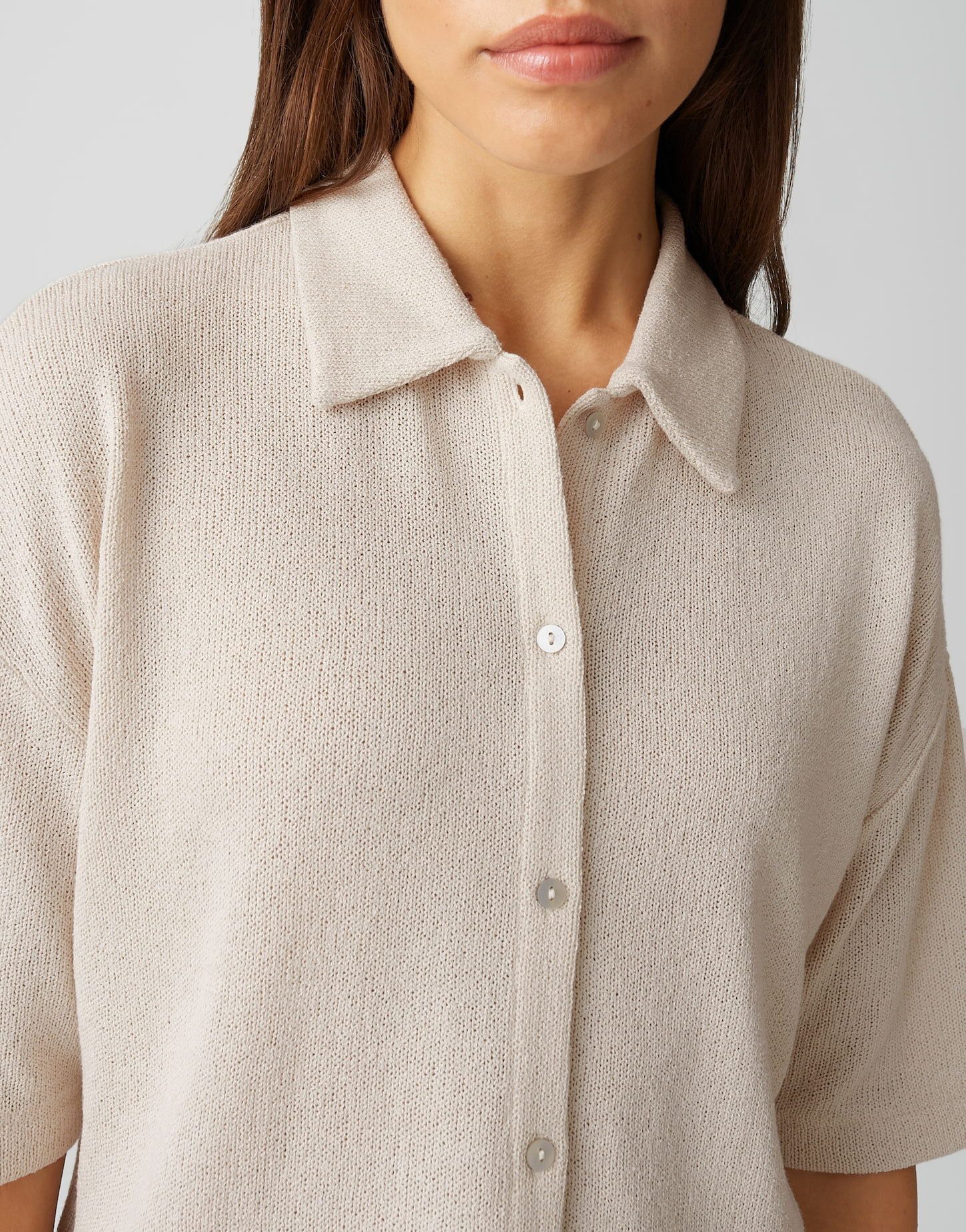 OPUS Poloshirt Jerseyshirt in feiner Strickoptik Lockere Passform, Kellerfalte im Rücken, Knopfleiste – Bild 4 von 5