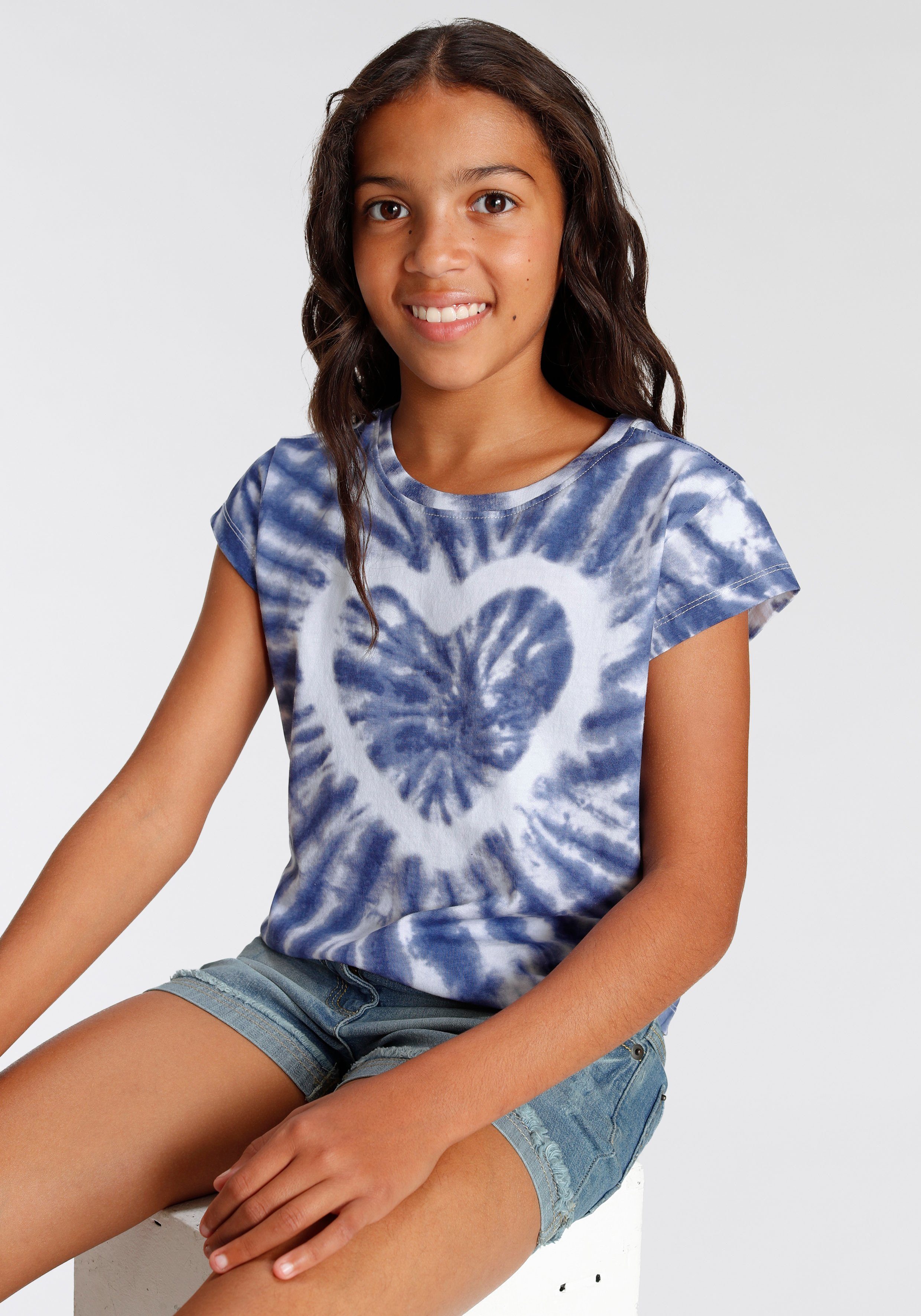 KIDSWORLD T-Shirt Herz Batik Kurzarm, gerade Passform, vielseitig gemustert – Bild 2 von 5