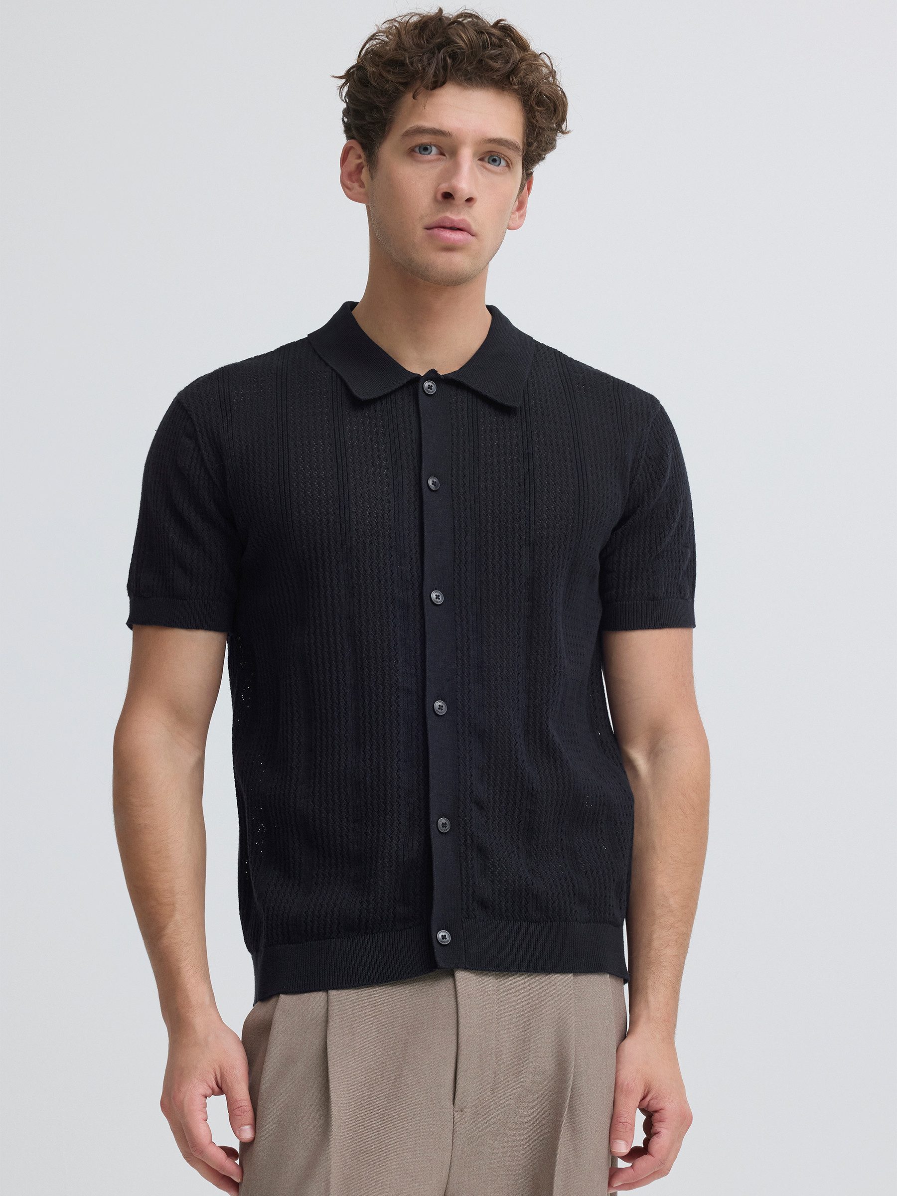 Casual Friday Poloshirt Kurzarm Knopfleiste Strickstruktur Normale Passform für Herren (1-tlg) Baumwolle Normal Fit Rundhals Kurzarm Einfarbig atmungsaktiv