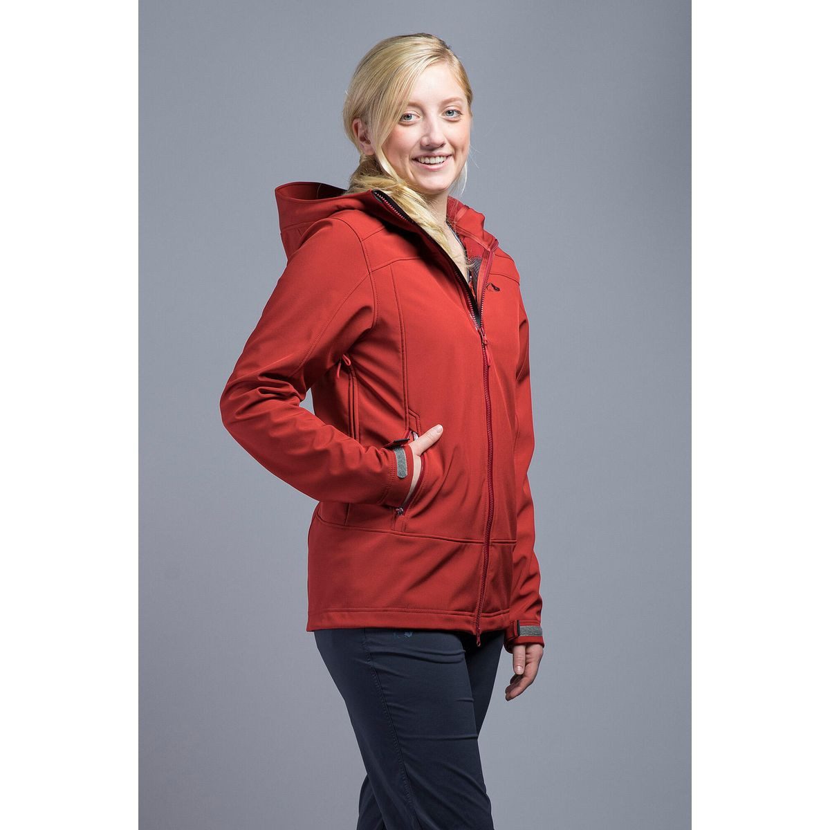 TATONKA® Softshelljacke Marto W's Recco Hooded Jacket Körpernah geschnittene Softshell-Jacke aus strapazierfähigem, hoch