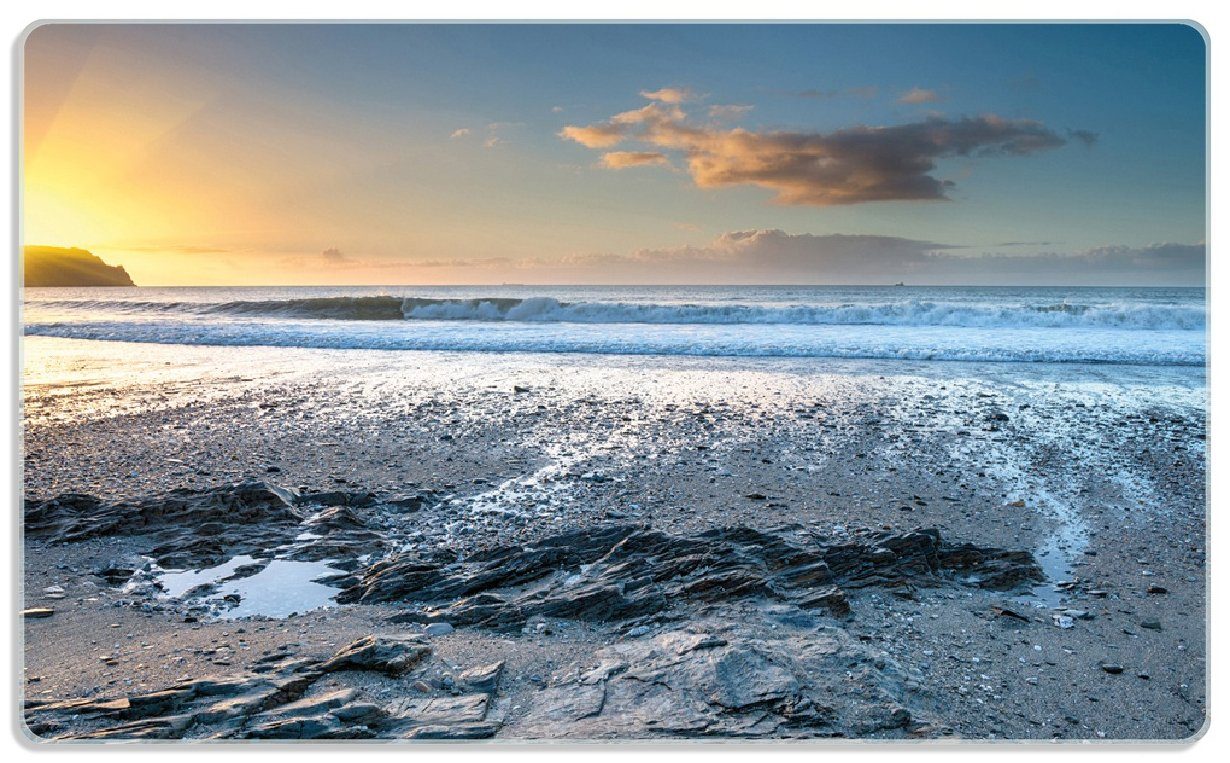 Wallario Frühstücksbrett Einsamer Strand in Cornwall England, ESG-Sicherheitsglas, (inkl. rutschfester Gummifüße 4mm, 1-St), 14x23cm