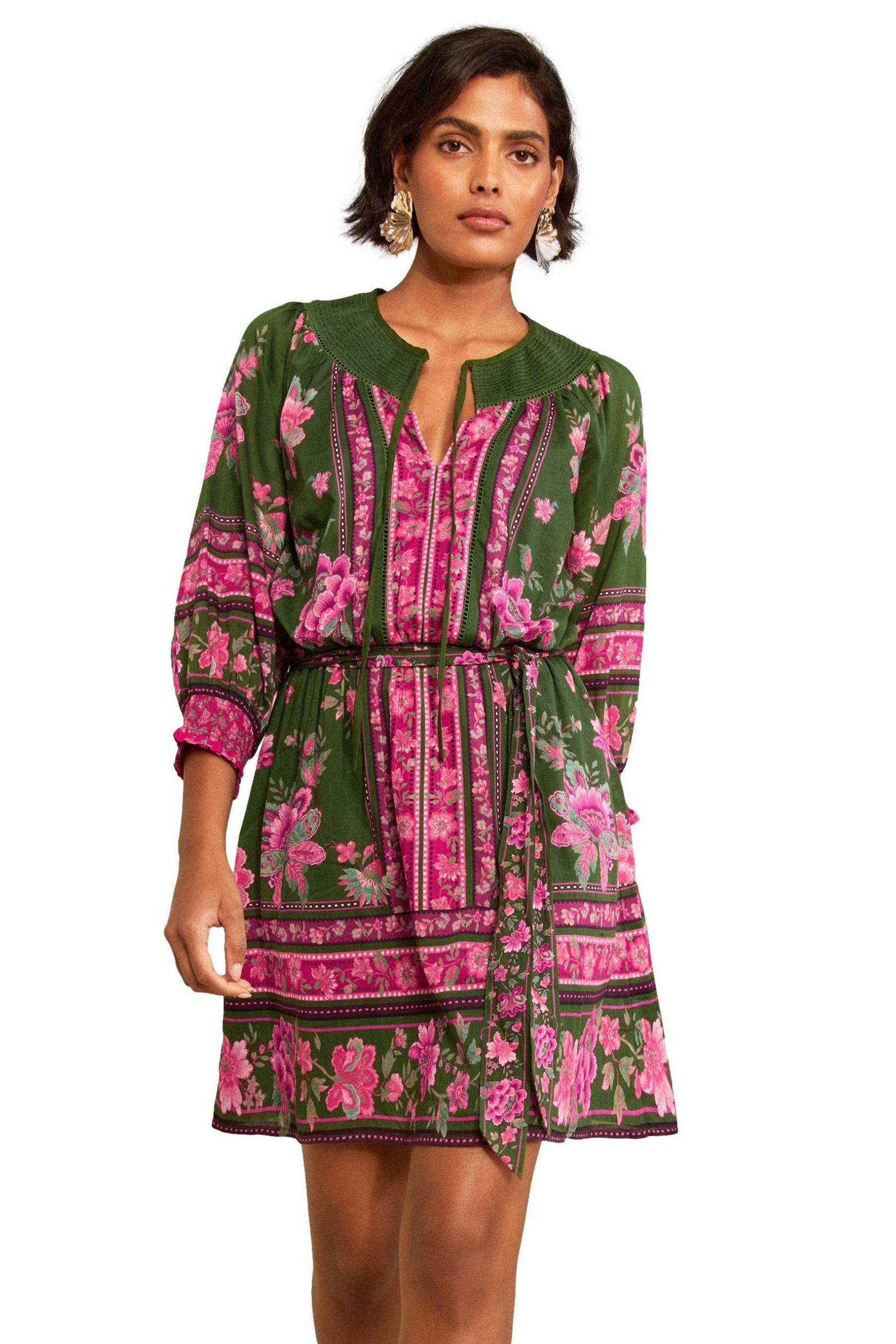 Love & Roses Minikleid Love & Roses gesmoktes Minikleid mit Kragen (1-tlg)