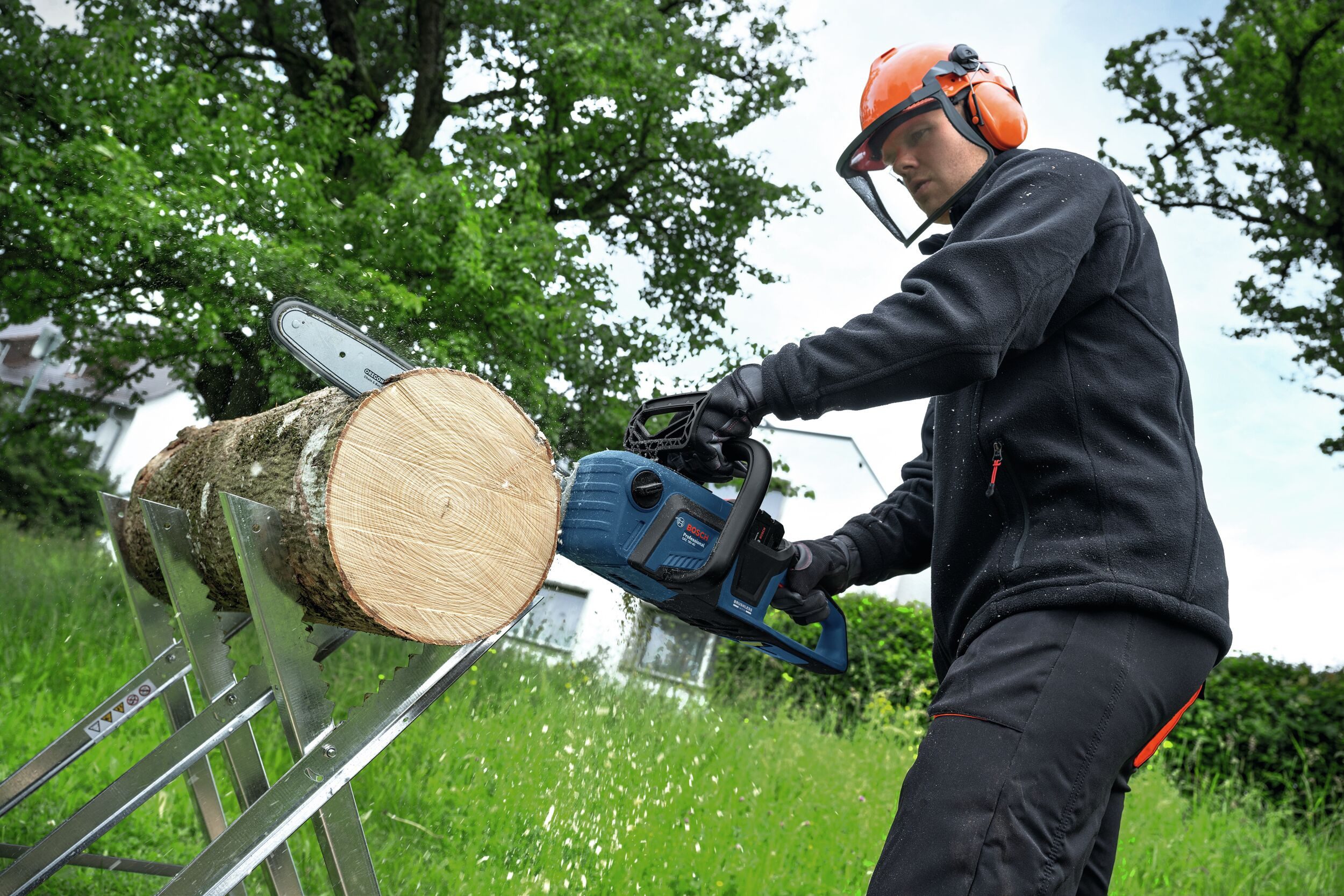 BOSCH Akku-Kettensäge GKE 18V-40, Mit 1x Akku EXBA 5,5 Ah - im Karton