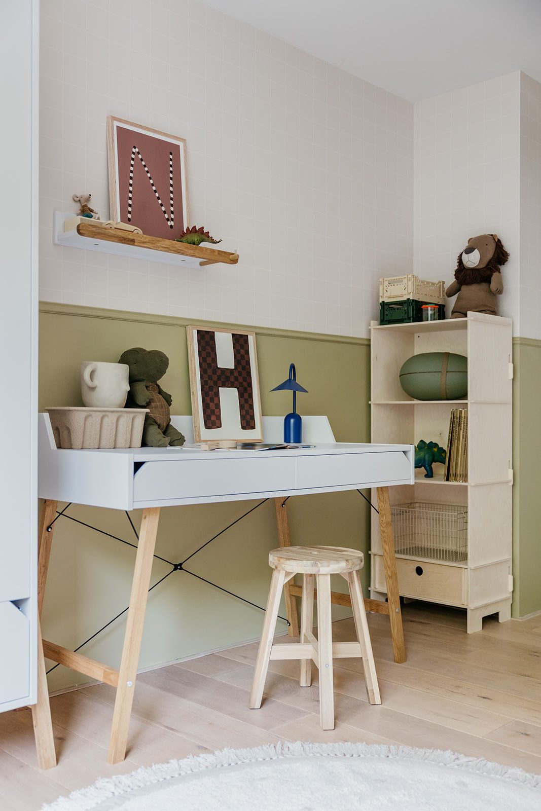 Raumhirsch Furniture Kinderschreibtisch Lotta – Jugend-Schreibtisch mit modernem & funktionalem Look