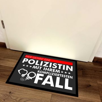 Fußmatte Türmatte Schmutzfangmatte mit Spruch HIER WOHNT EINE POLIZISTIN, Herzbotschaft, rechteckig, 40 x 60 cm, 2 mm hoch, bei 40 °C waschbar