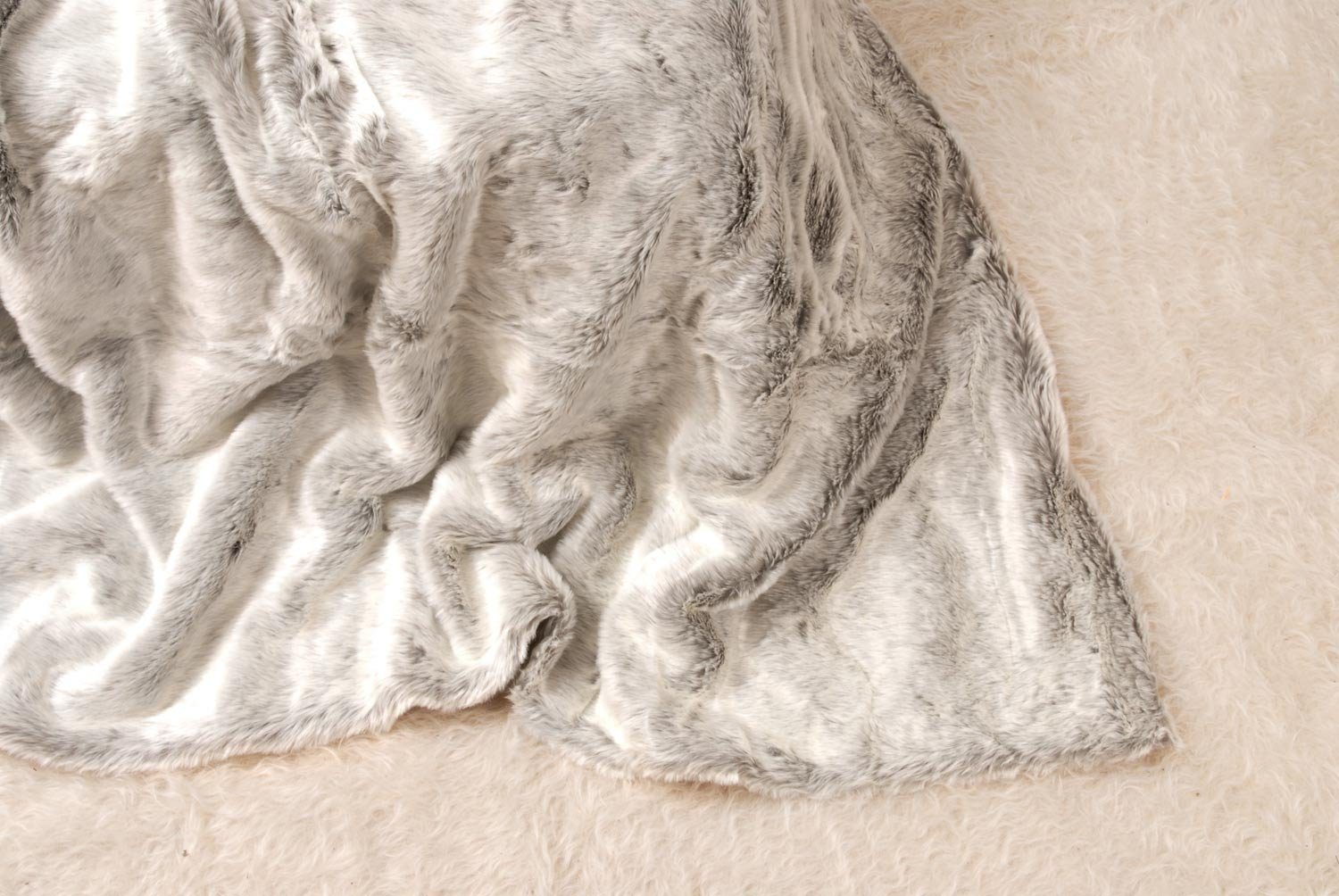 Wohndecke Felldecke (Kunstfell) "Silberfuchs", Wohnen und Accessoires GmbH & Co. KG, Felloptik – Bild 5 von 5