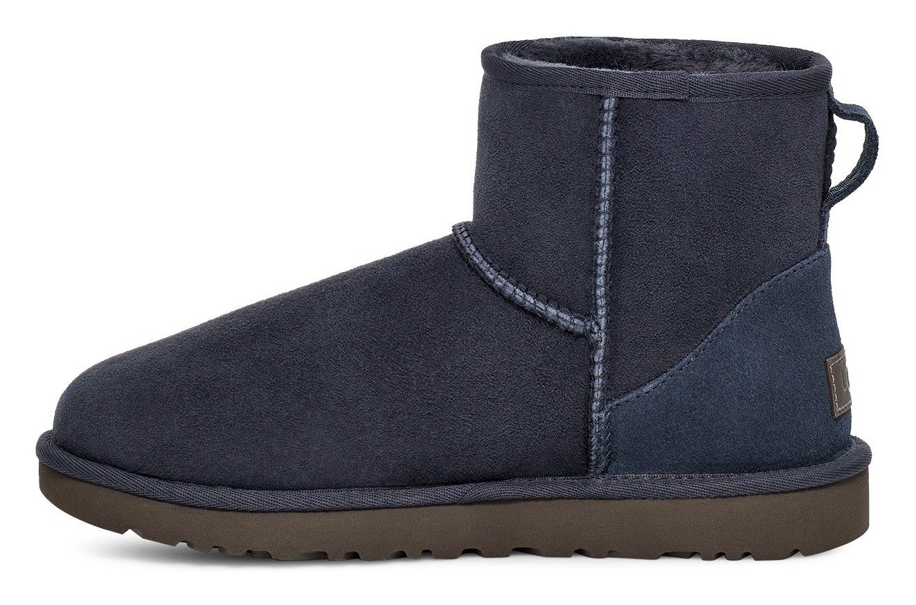 Winterboots Schuhweite dunkelblau Classic UGG schmal Lammfell, mit 2 Mini