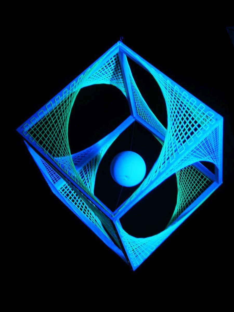 PSYWORK Dekoobjekt Schwarzlicht 3D Sky", Würfel "Blue StringArt 55cm, leuchtet Schwarzlicht Fadendeko UV-aktiv, unter