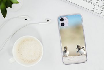 MuchoWow Handyhülle Junge - Sand - Vögel, Handyhülle Apple iPhone 11, Smartphone-Bumper, Print, Handy