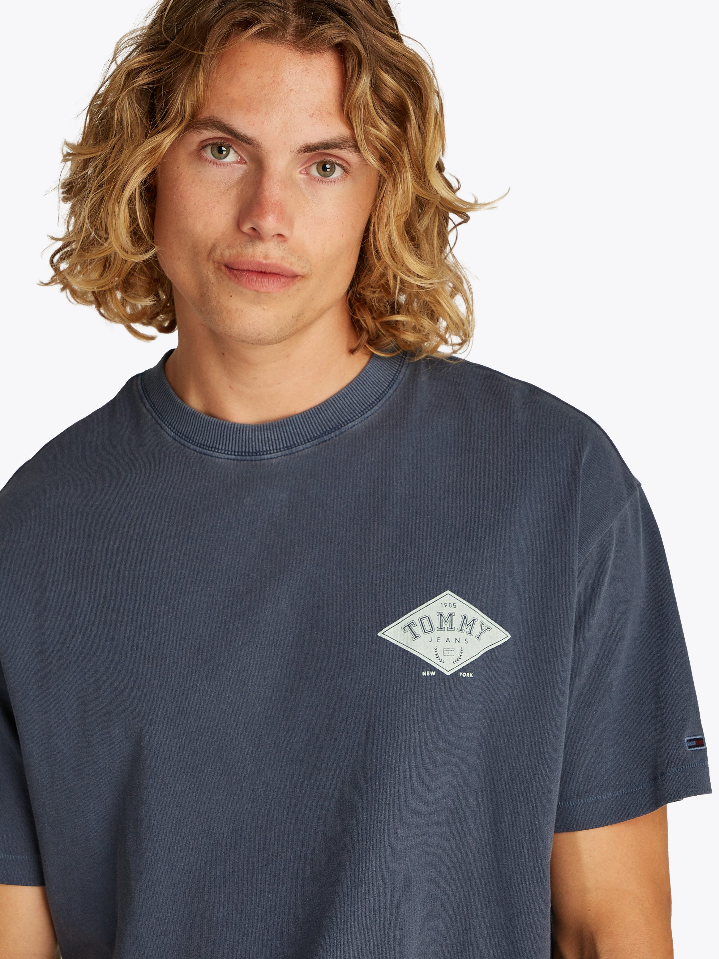 Tommy Jeans T-Shirt TJM RLX VARSITY GRAPHICS TEE EXT mit großem Rückenprint günstig online kaufen