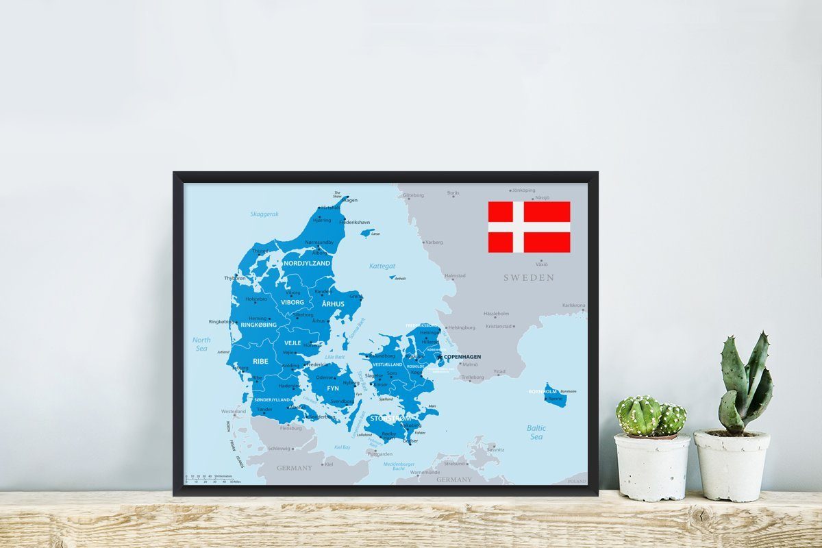 MuchoWow Poster Illustration einer blauen Karte von Dänemark mit einer Flagge, (1 St), Bilderrahmen, Deko für Wohnzimmer und Schlafzimmer, 40x30 cm