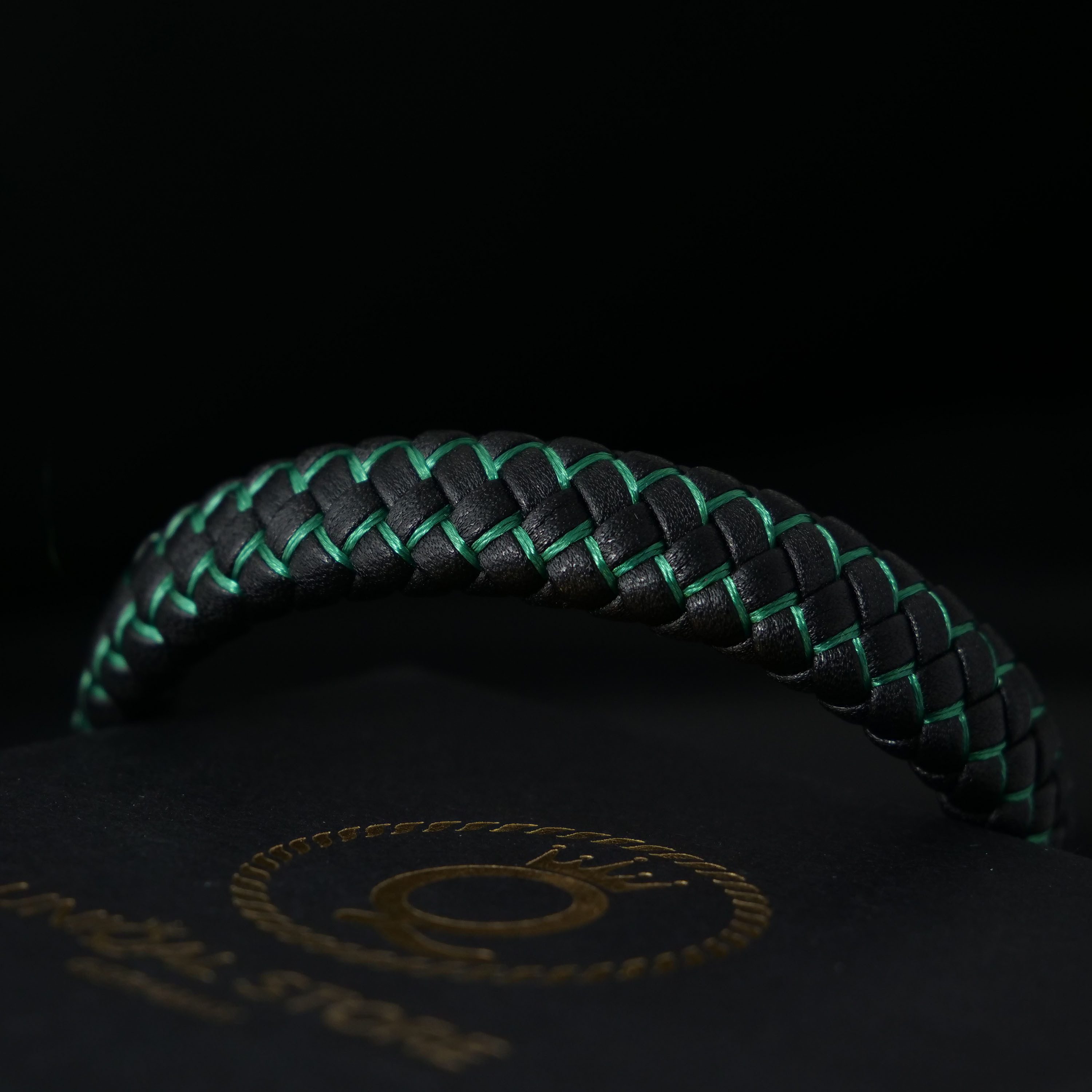 UNIQAL.de Lederarmband "MULTY COLOR" Geflochtenes Echtlederaccessoire mit Magnetverschluss (Edelstahl, Verlängerungsglied, Unisex, klassisches Design), Premium-Qualität – handgefertigt, kombinierbar, sportlich-elegant.
