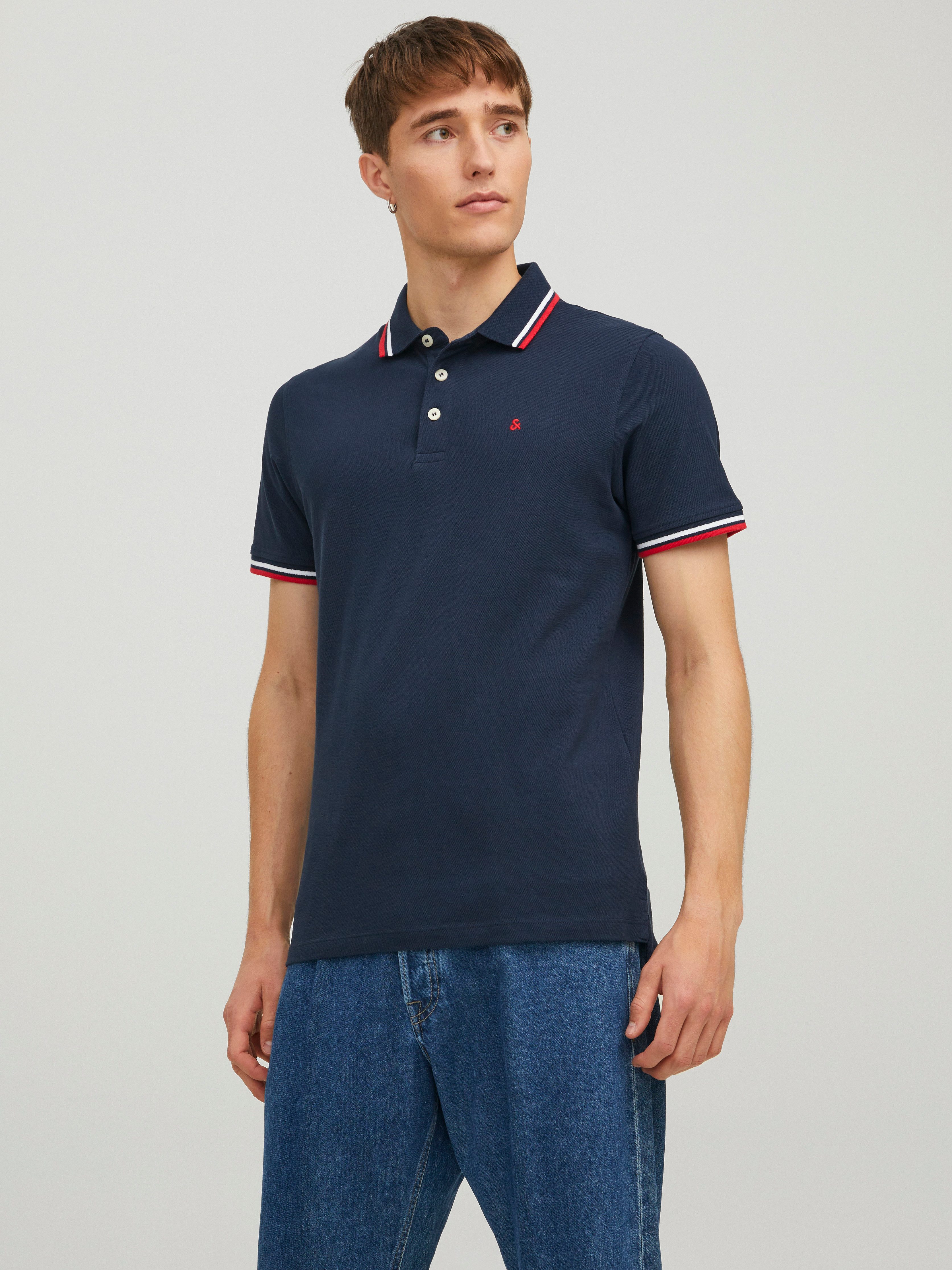 Jack & Jones Poloshirt JJEPAULOS Poloshirt mit klassischem Kragen und figurbetonter Form Logostickerei, modisch, schmal, Baumwolle, Polokragen
