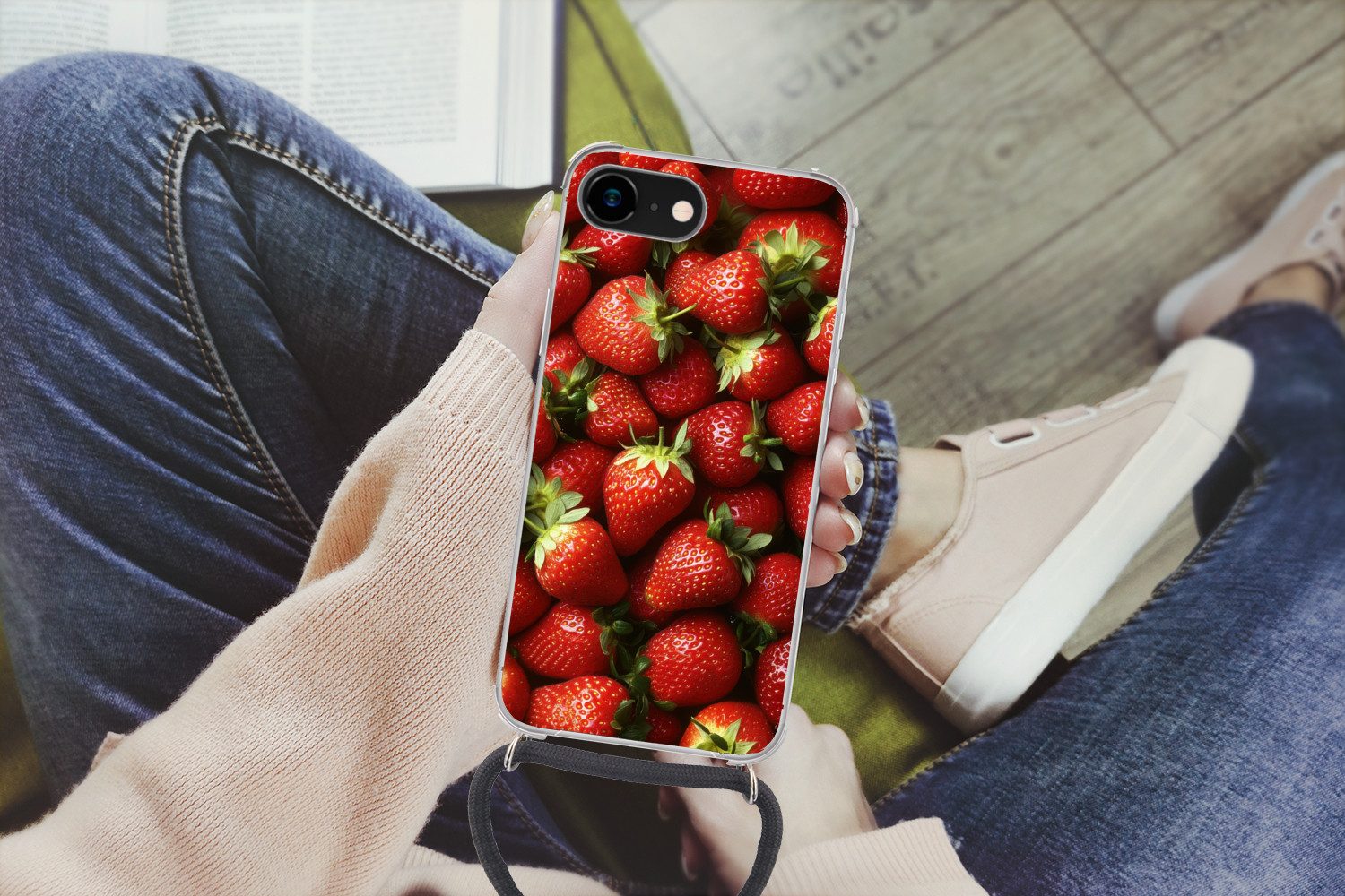 MuchoWow Handyhülle für Apple iPhone 8 Erdbeere - Obst - Rot, Tragbare Handyhüllen mit Kette zum umhängen, Handykette Handyband