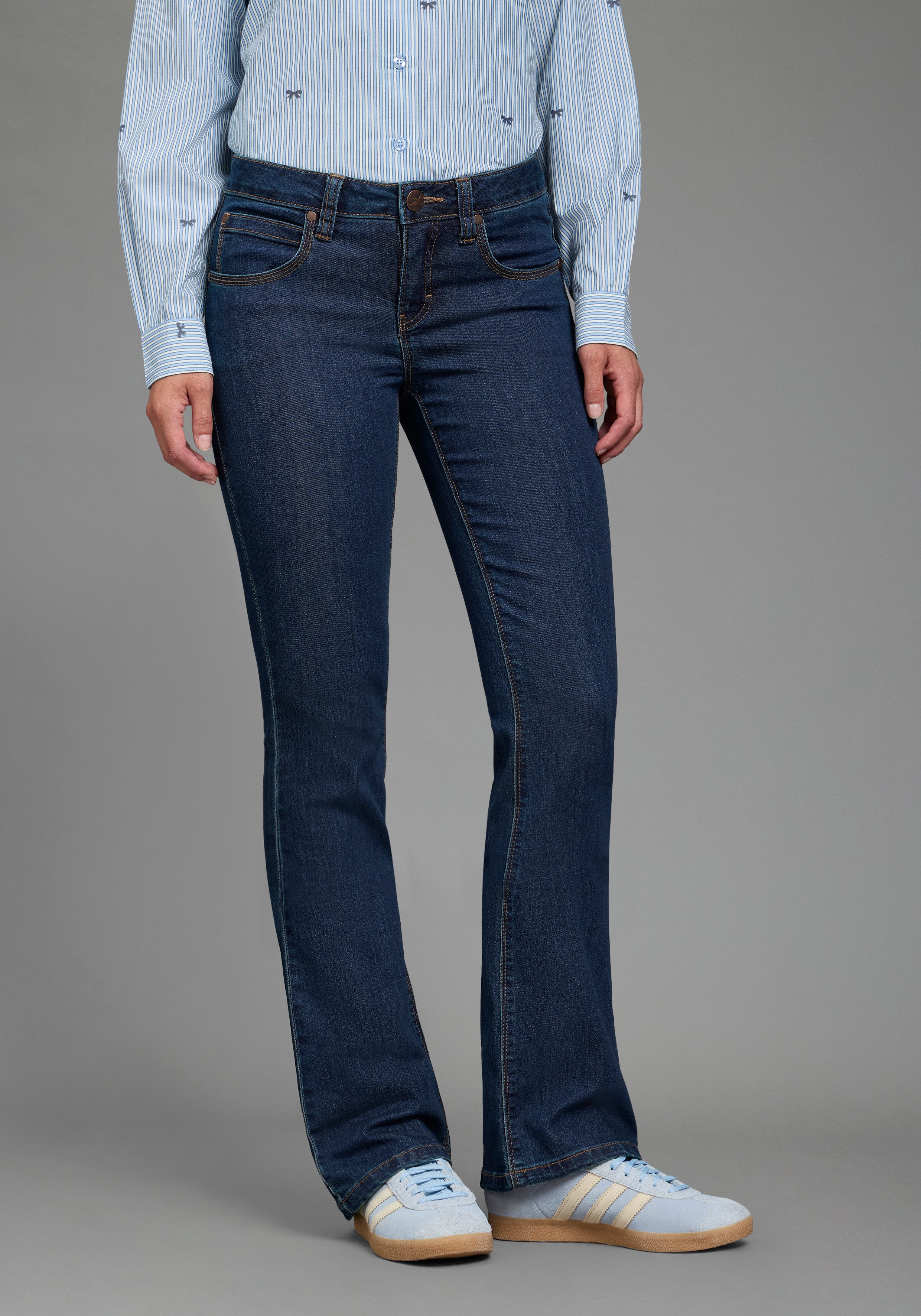 Arizona Bootcut-Jeans Shaping bootcut, Kontrastnähte, Used-Look-Waschung, niedrige Leibhöhe