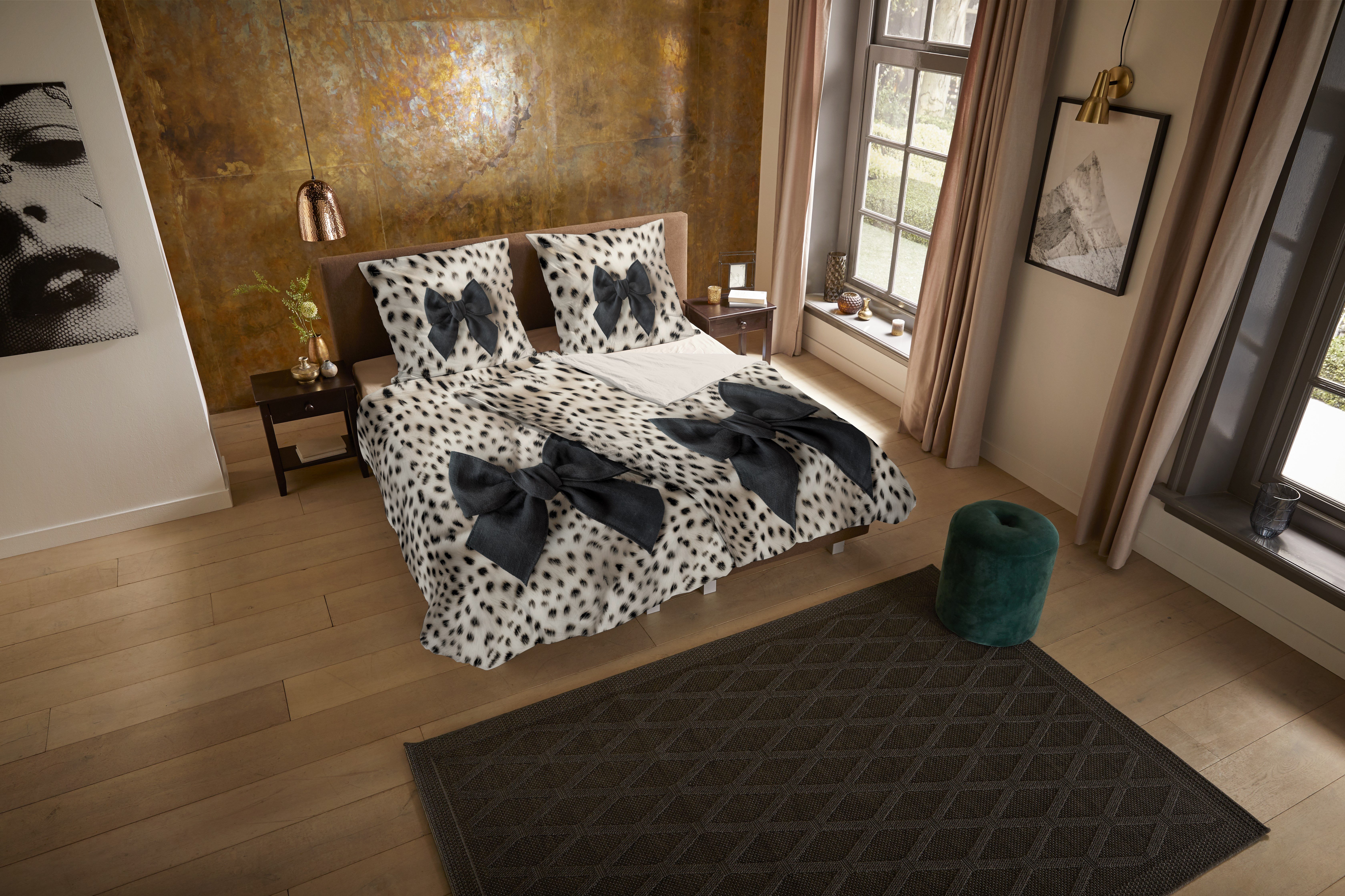 PURE luxury collection Wendebettwäsche Ragna, Microfaser, 2 teilig, Mikrofaser, Pflegeleicht, Reißverschluss, Wendeoptik, Schleife leopard