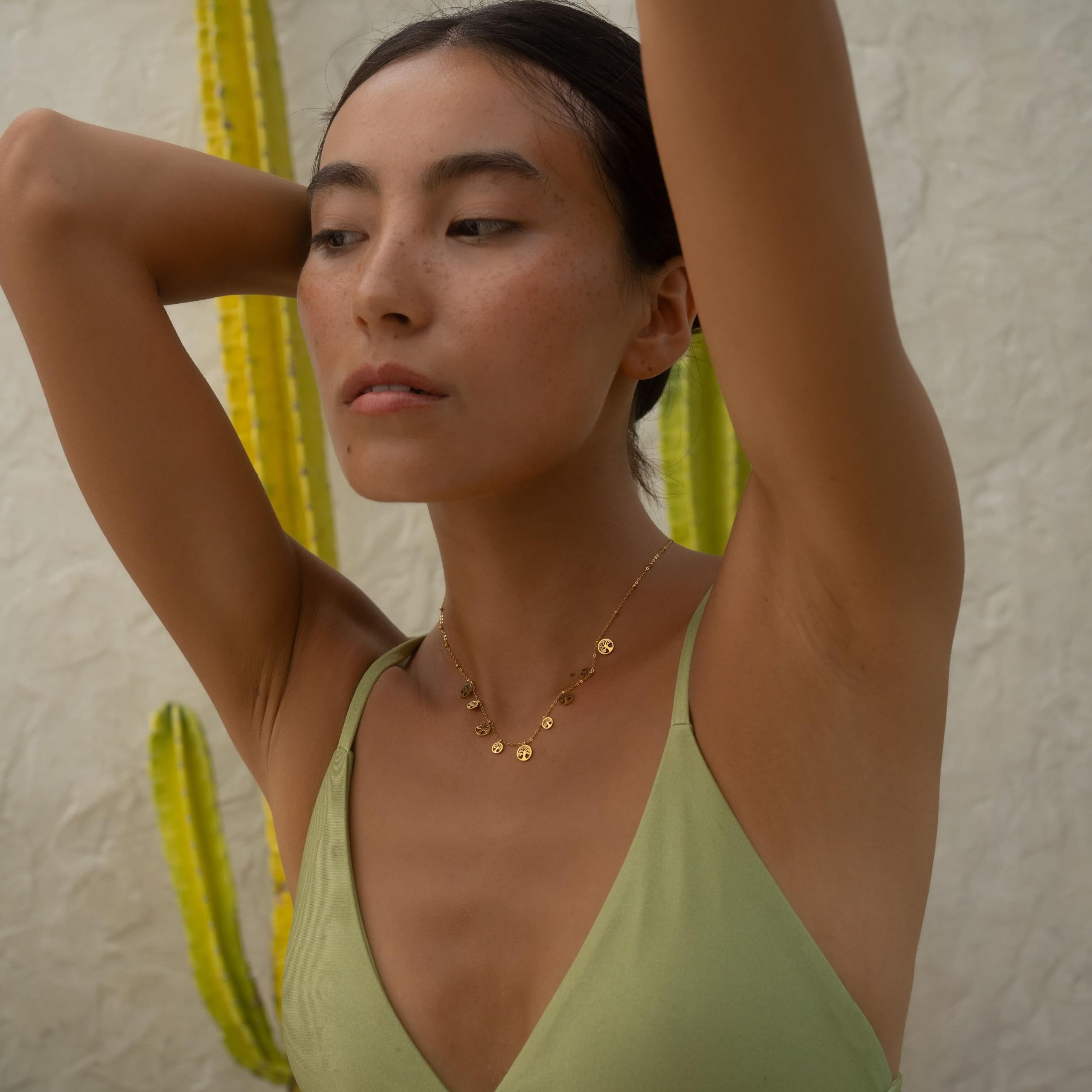 Made by Nami Kette mit Anhänger Herz-/Baumkette für Damen in Gold aus Edelstahl, Geschenke für Frauen Wasserfester Schmuck