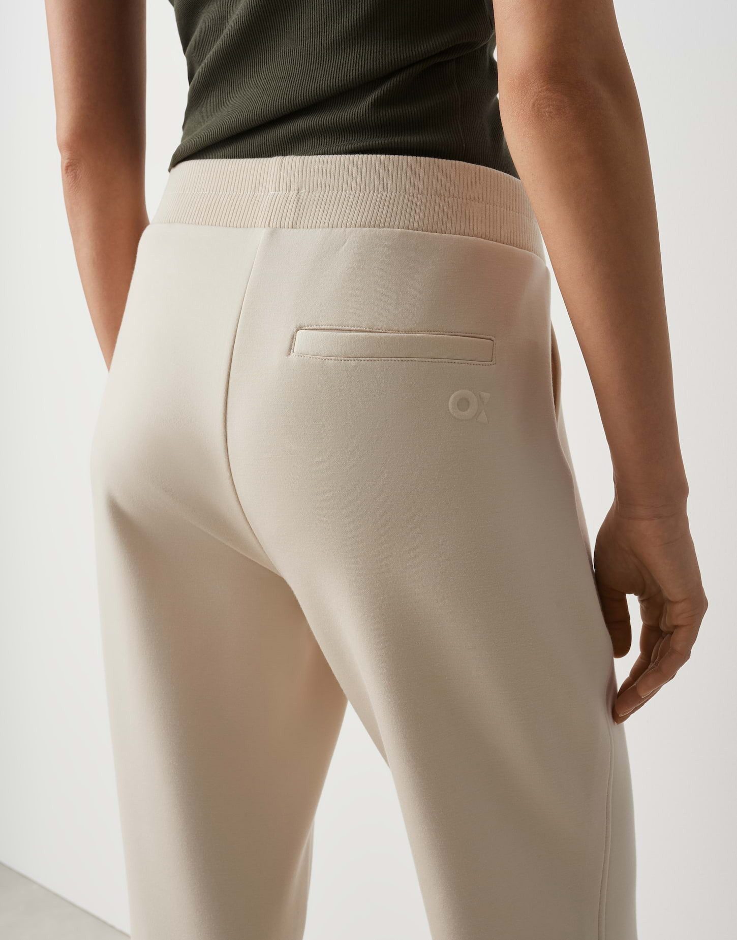 OPUS Stoffhose MYHA CLUB mit samtiger Optik Schmal zulaufendes Bein, angeraute Oberfläche, weicher Griff