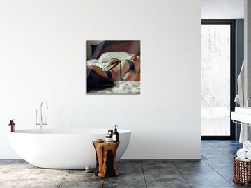Pixxprint Glasbild Frau in erotischen Dessous auf Bett, Frau in erotischen Dessous auf Bett (1 St), Glasbild aus Echtglas, inkl. Aufhängungen und Abstandshalter