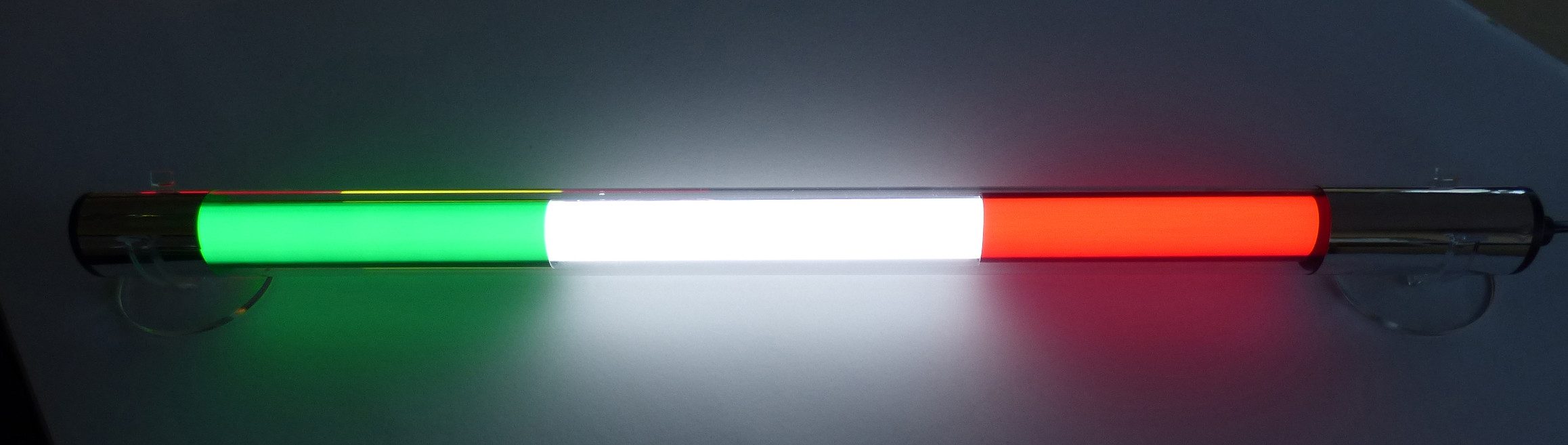 XENON LED Wandleuchte 7339 LED Flaggen-Leuchte Italien 1,2m klar glatt 18W 2000lm IP20 Innen, Xenon / Mehrfarbig