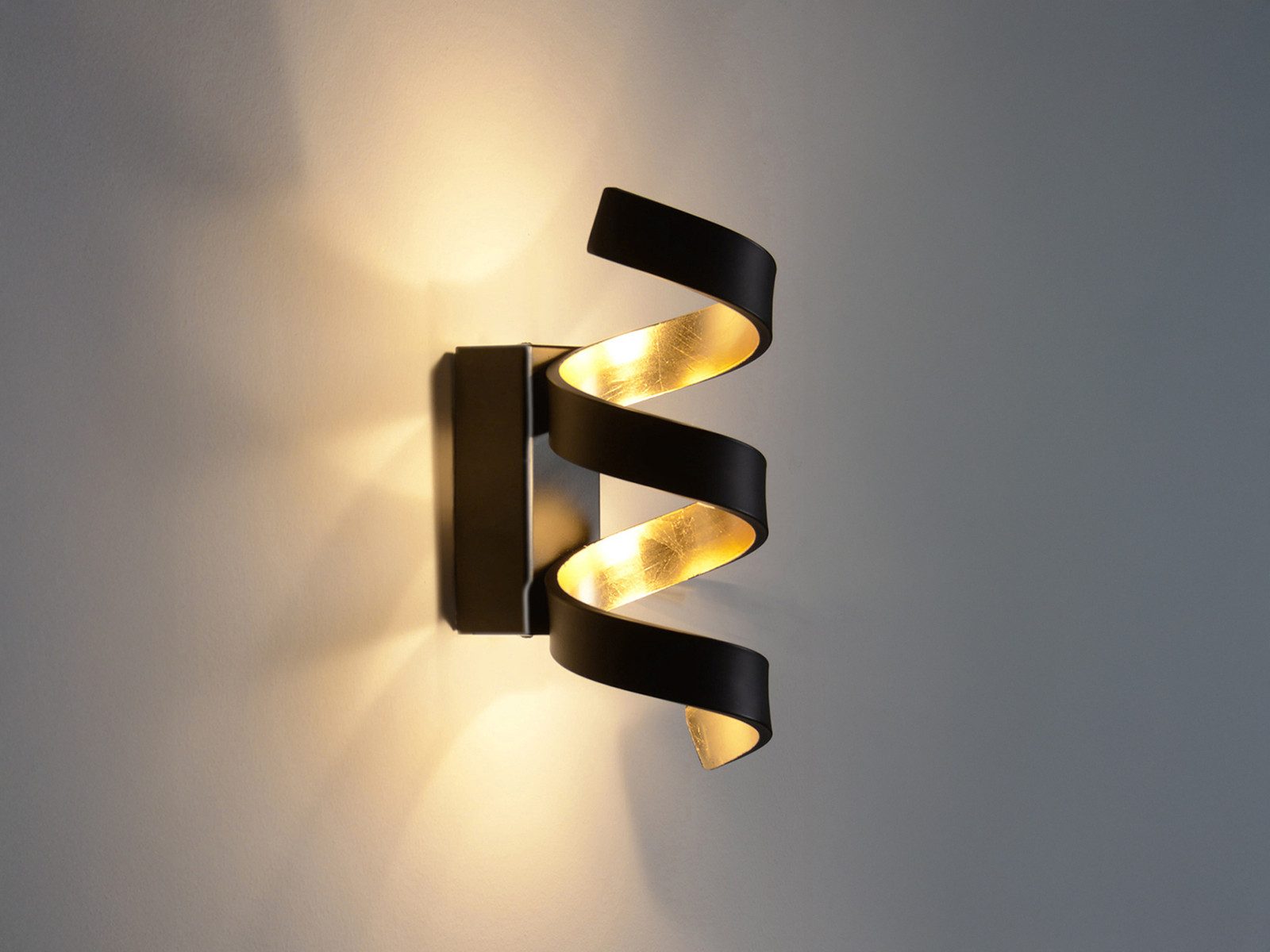 Luce Ambiente Design LED Wandleuchte 2er Set Spiral-Lampe in Schwarz / Gold, LED fest integriert, Warmweiß, ausgefallene Wandlampe innen, indirekt-e Wand-beleuchtung