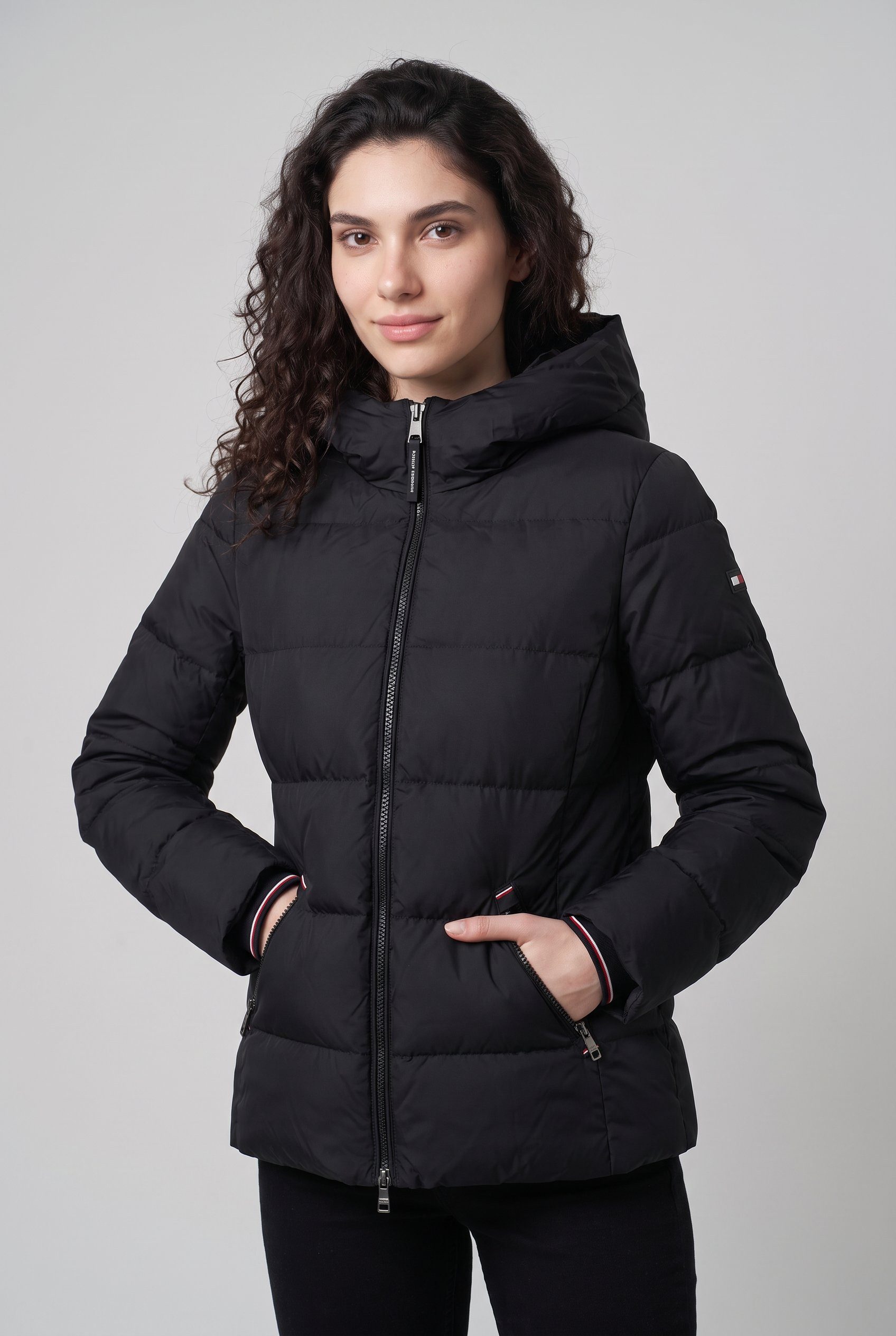 Tommy Hilfiger Steppjacke DOWN BRANDED FITTED JACKET Kunstfaser