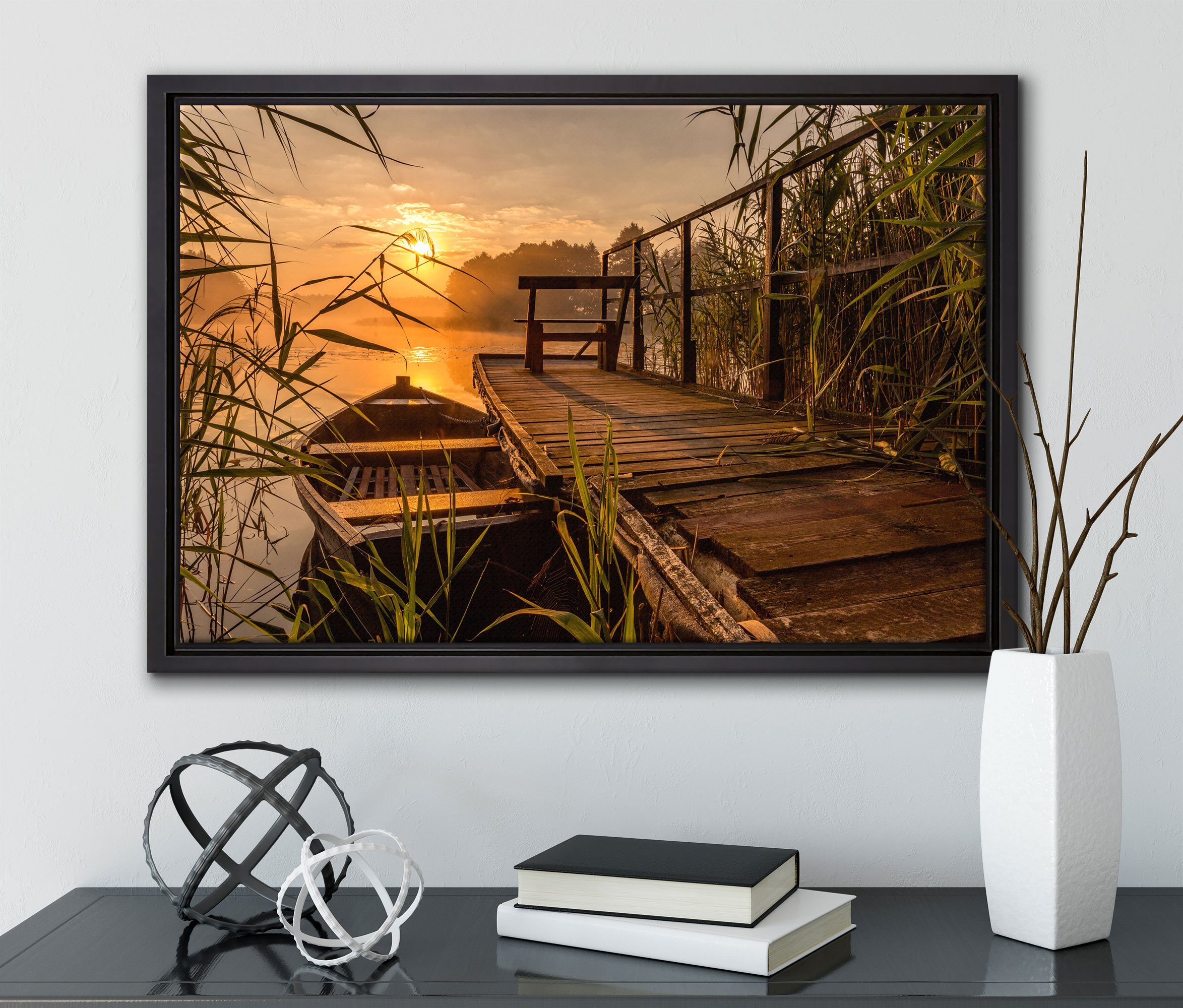 Pixxprint Leinwandbild Wanddekoration am Bootssteg in einem gefasst, Schattenfugen-Bilderrahmen Sonnenuntergang, bei (1 fertig Zackenaufhänger inkl. St), bespannt, See Leinwandbild