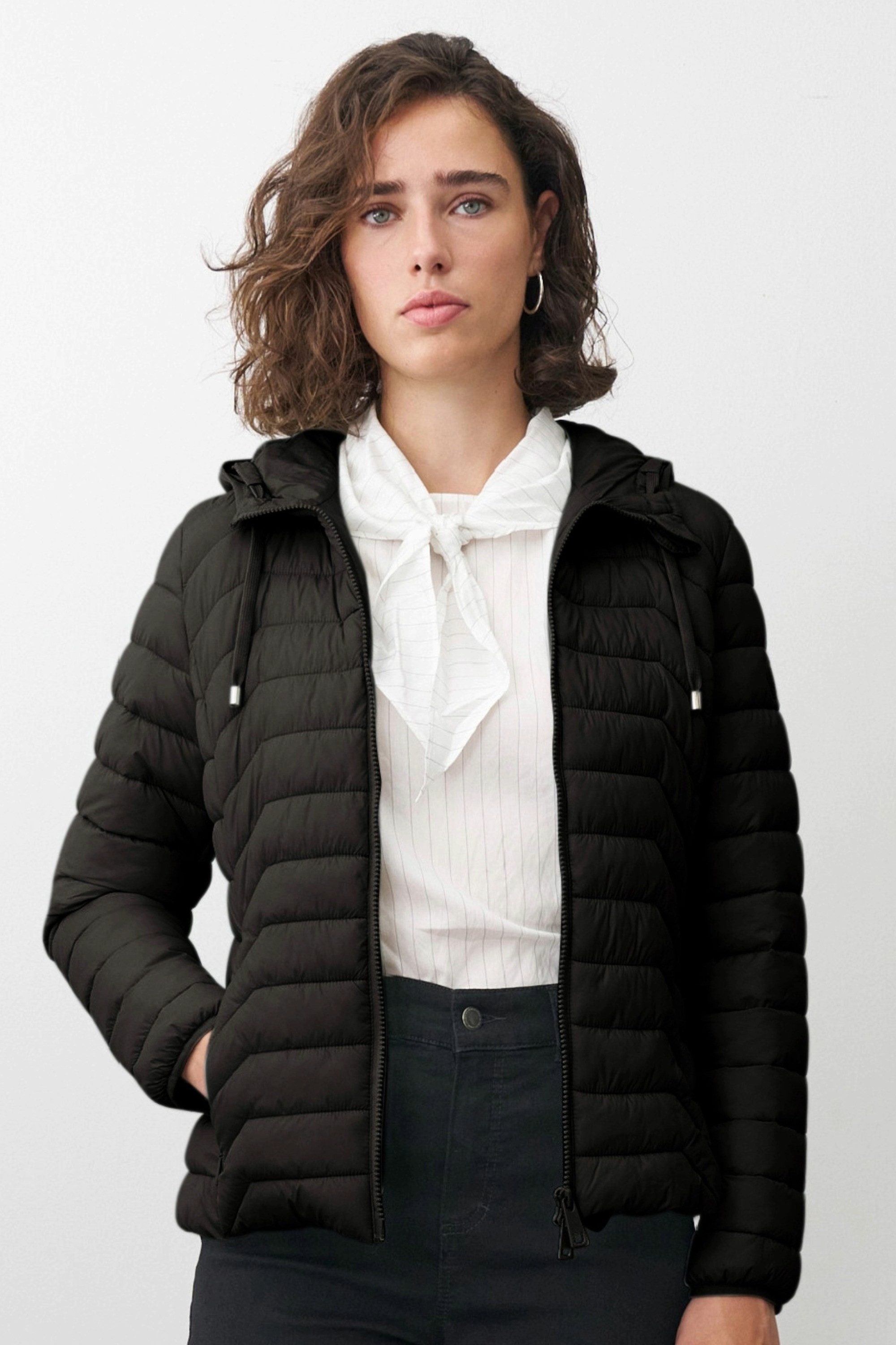 ONUA Steppjacke leichte Übergangsjacke oder Frühlingsjacke für Damen mit Kapuze